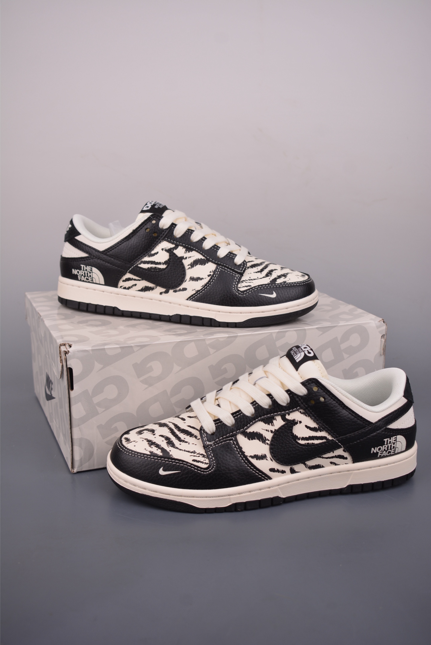 280 Nike SB Dunk Low 北面联名 QW5836-028