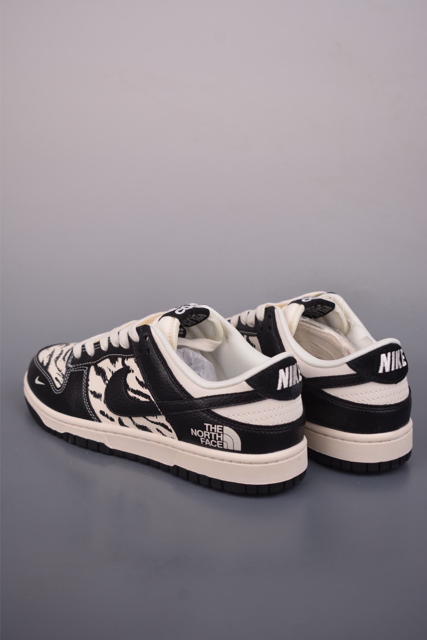 280 Nike SB Dunk Low 北面联名 QW5836-028