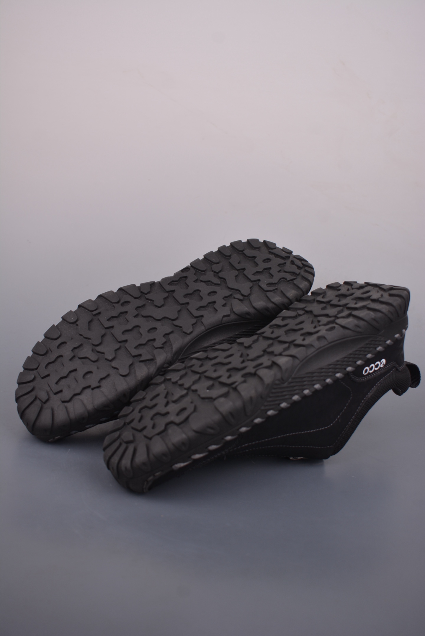 220 ECCO爱步跑步鞋百搭舒适 秋冬新款厚底休闲运动鞋男鞋 889988