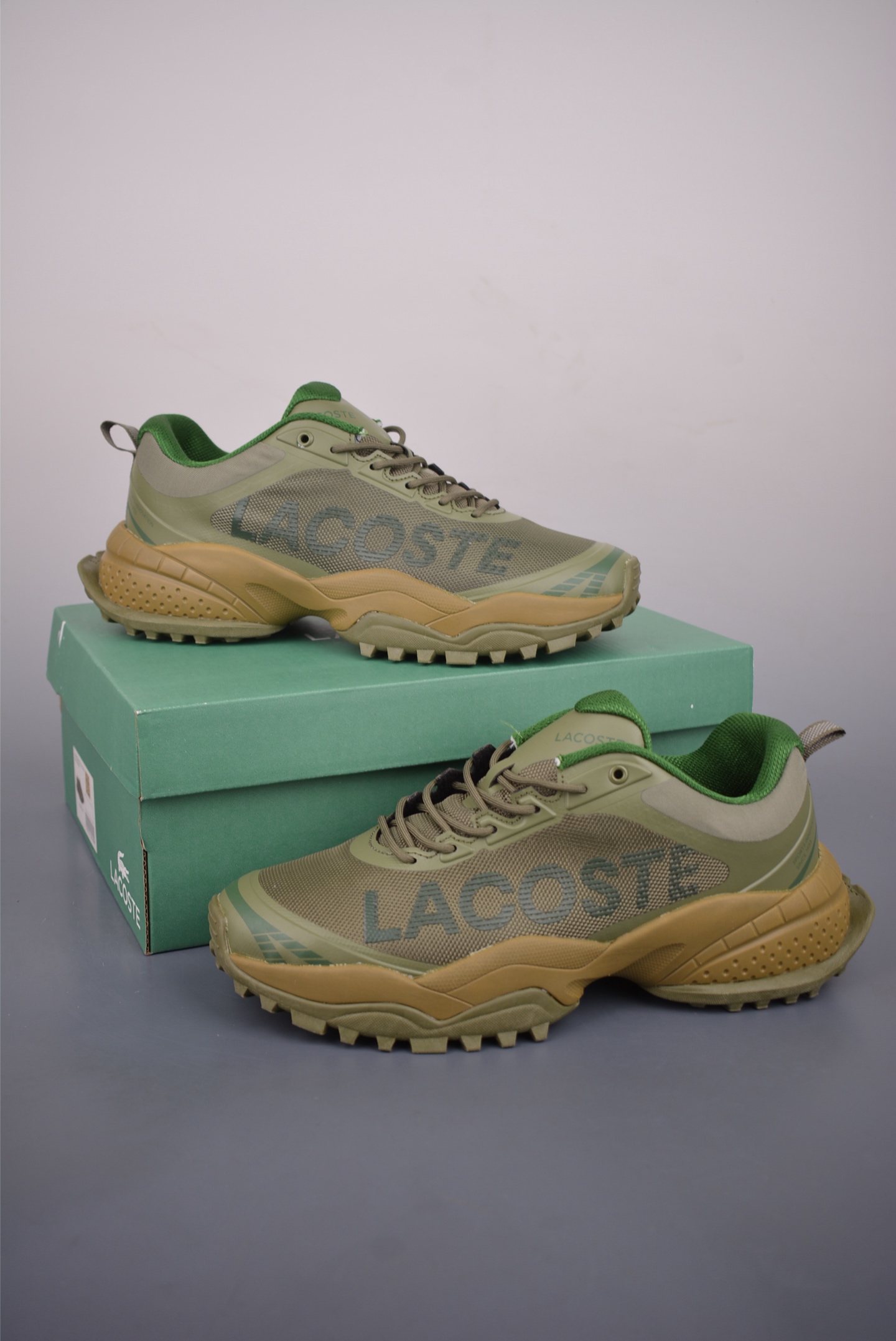 💰160 
Lacoste 法国鳄鱼经典低帮系列
简约休闲男女板鞋 实拍首发 
选用高品质材料 精细工艺
百搭款式 适合多场合 轻盈舒适 自在行走
展现独特品味 彰显自信魅力
与时尚同行 演绎个人风采
官方货号: 1626
尺码：39 40 41 42 43 44 45