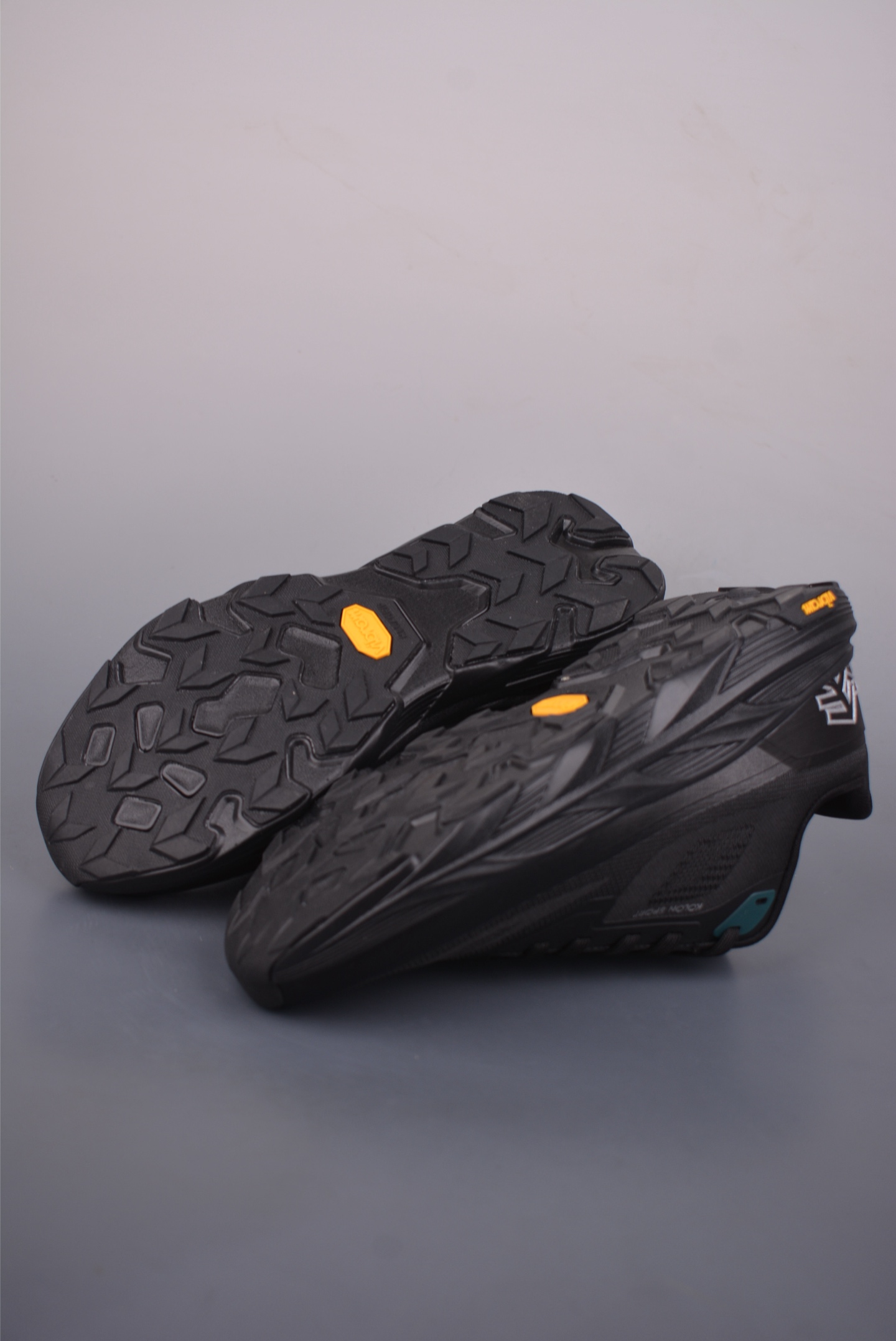 DESCENTE迪桑特 STREAN WIRE 时尚休闲运动覆盖防水男子越野跑鞋 D1339 RRN22