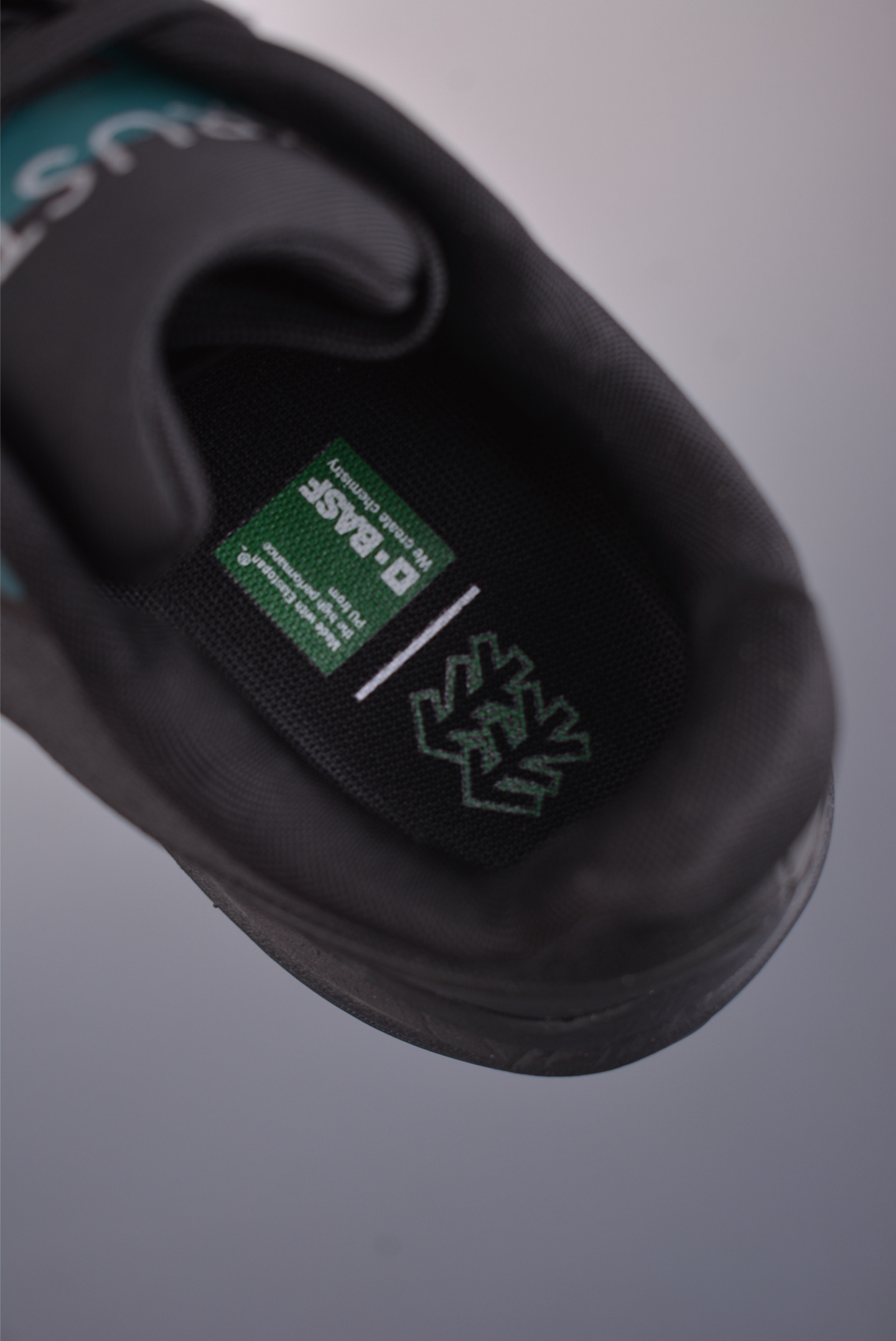 DESCENTE迪桑特 STREAN WIRE 时尚休闲运动覆盖防水男子越野跑鞋 D1339 RRN22