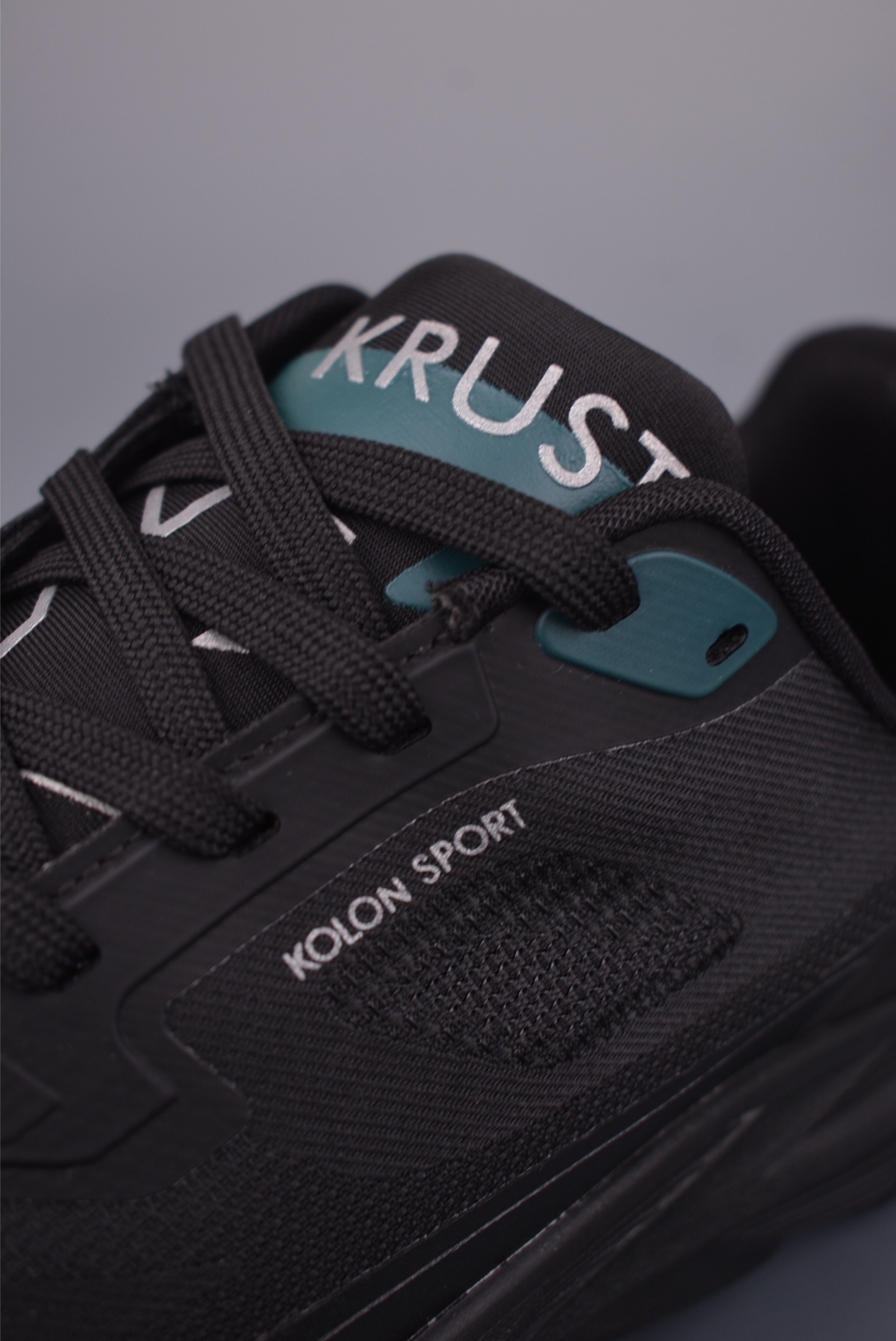 DESCENTE迪桑特 STREAN WIRE 时尚休闲运动覆盖防水男子越野跑鞋 D1339 RRN22