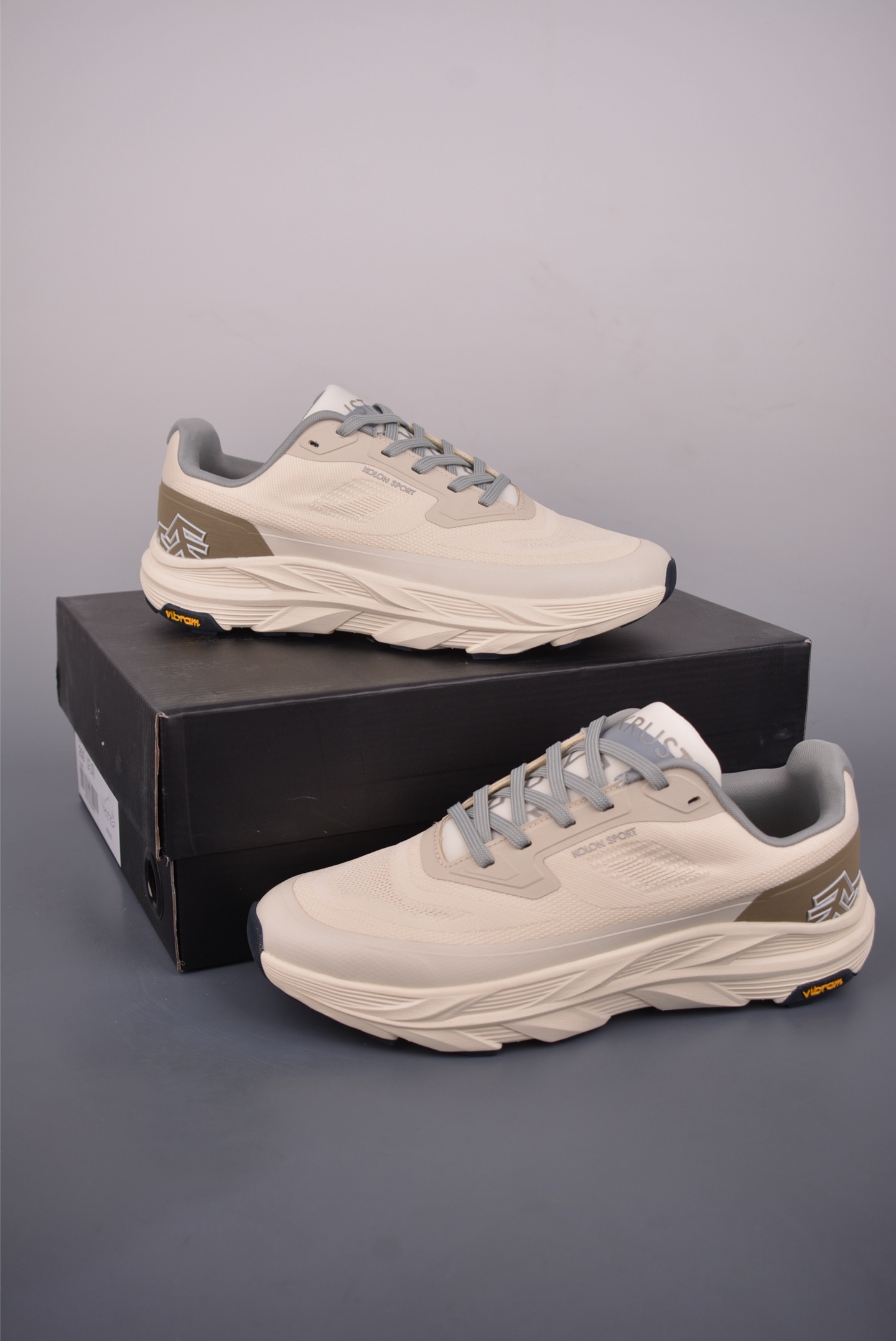 💰240
DESCENTE迪桑特 STREAN WIRE
时尚休闲运动覆盖防水男子越野跑鞋
官方同步上架 适合技术路线单日徒步穿着 aeriosflgtx鞋受到长途野外跑步鞋的启发 适合在变化的地形上进行快速轻快的徒步旅行穿着,舒适而有支撑性,使您充满信心。该设计与脚部融为一体,可最大限度地减少摩擦,gore-tex保护膜可防水,采用gore隐形适体(invisiblefit)技术,更轻薄舒适。敏捷、稳定和技术路线上的自信源于vibram® megagrip外底、压缩eva内底以及一体的tpu。重量约:275g技术特点防水透气轻量耐磨鞋子鞋外底结构vibram®megagripM橡胶化合材料耐用柔软鞋子结构tpu鞋头可防磨损压缩eva泡沫内底以及一体的tpu铁芯提高了灵活性和稳定性,使您充满信心鞋子衬垫结构4mm厚or模制插片材料gore-tex薄膜tpu高耐磨保护膜cordura®网眼布
官方货号: D1339 RRN223129
尺码: 39 40 41 42 43 44