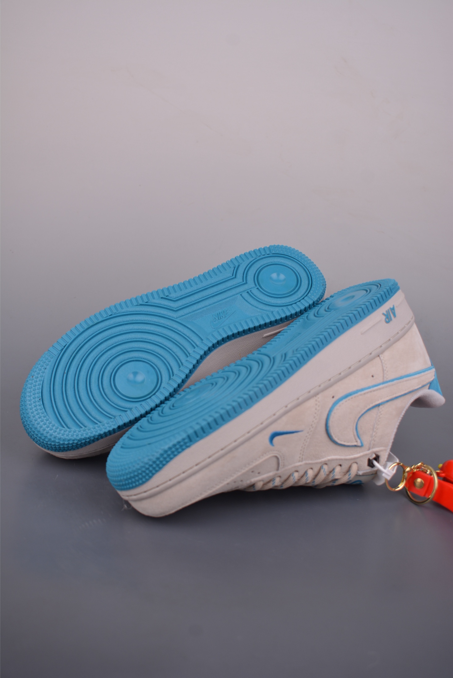 200 Nike Air Force 1 Low 翻毛皮灰蓝 DY9867-109