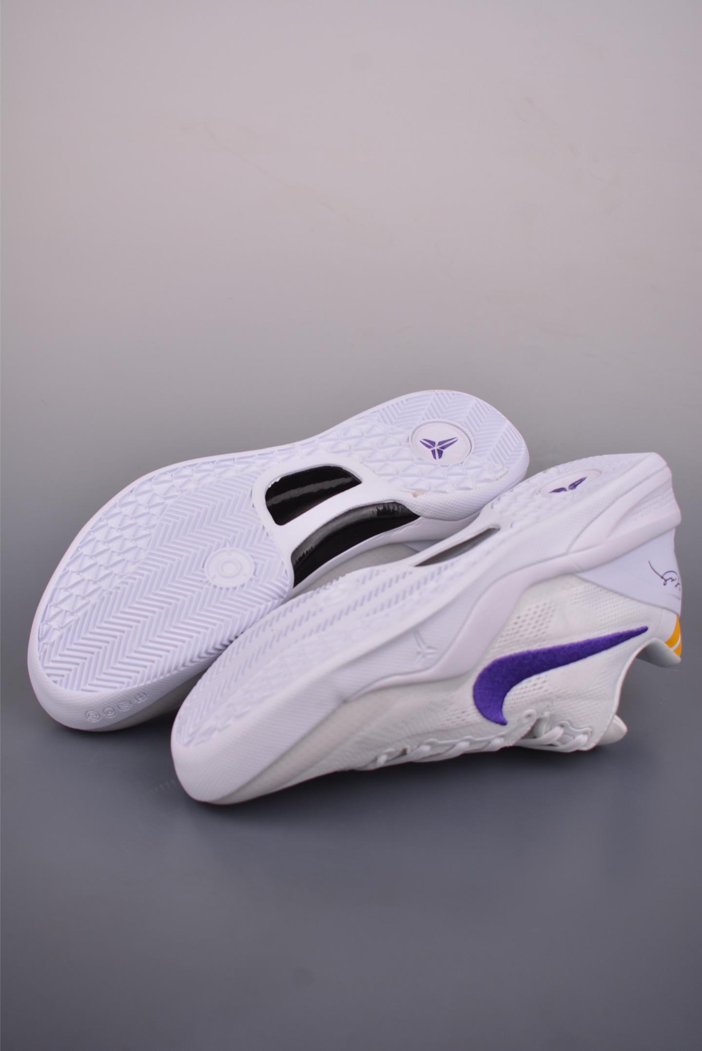 260 致敬Kobi 情怀满满 BOSS版本 NIKE KOBE 8 SYSTEM 科比八代 内置元年缓震气垫 HF9550-100