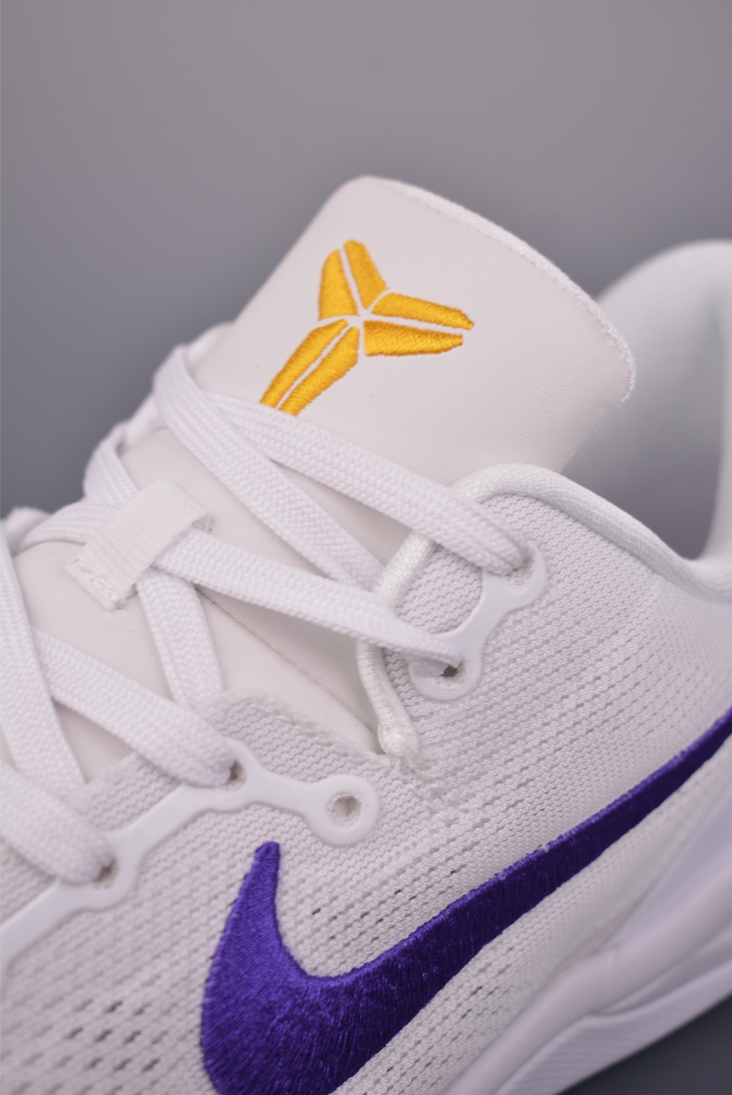 260 致敬Kobi 情怀满满 BOSS版本 NIKE KOBE 8 SYSTEM 科比八代 内置元年缓震气垫 HF9550-100