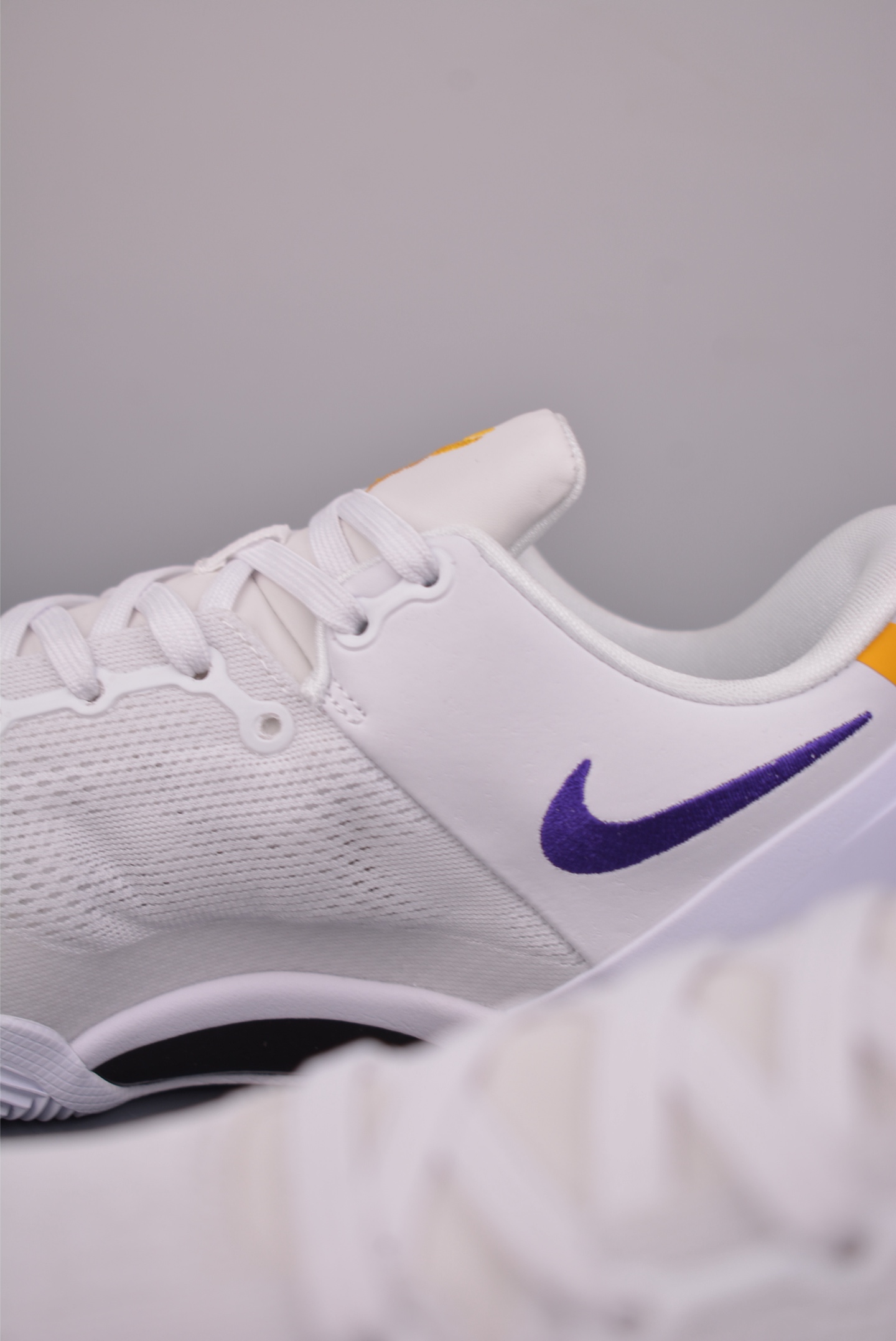 260 致敬Kobi 情怀满满 BOSS版本 NIKE KOBE 8 SYSTEM 科比八代 内置元年缓震气垫 HF9550-100