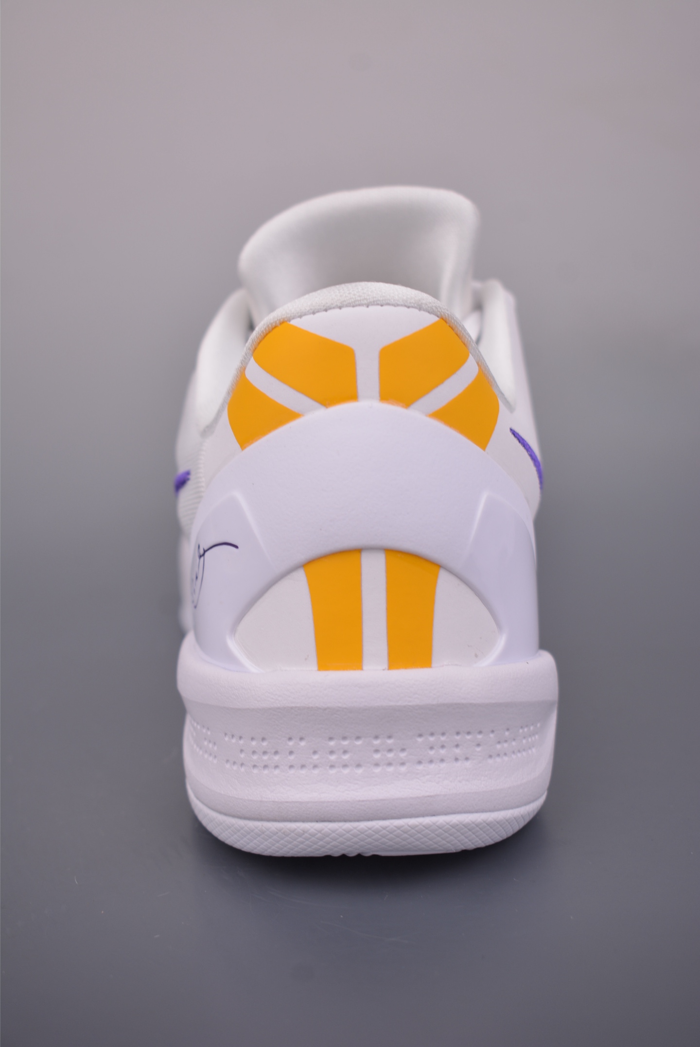 260 致敬Kobi 情怀满满 BOSS版本 NIKE KOBE 8 SYSTEM 科比八代 内置元年缓震气垫 HF9550-100