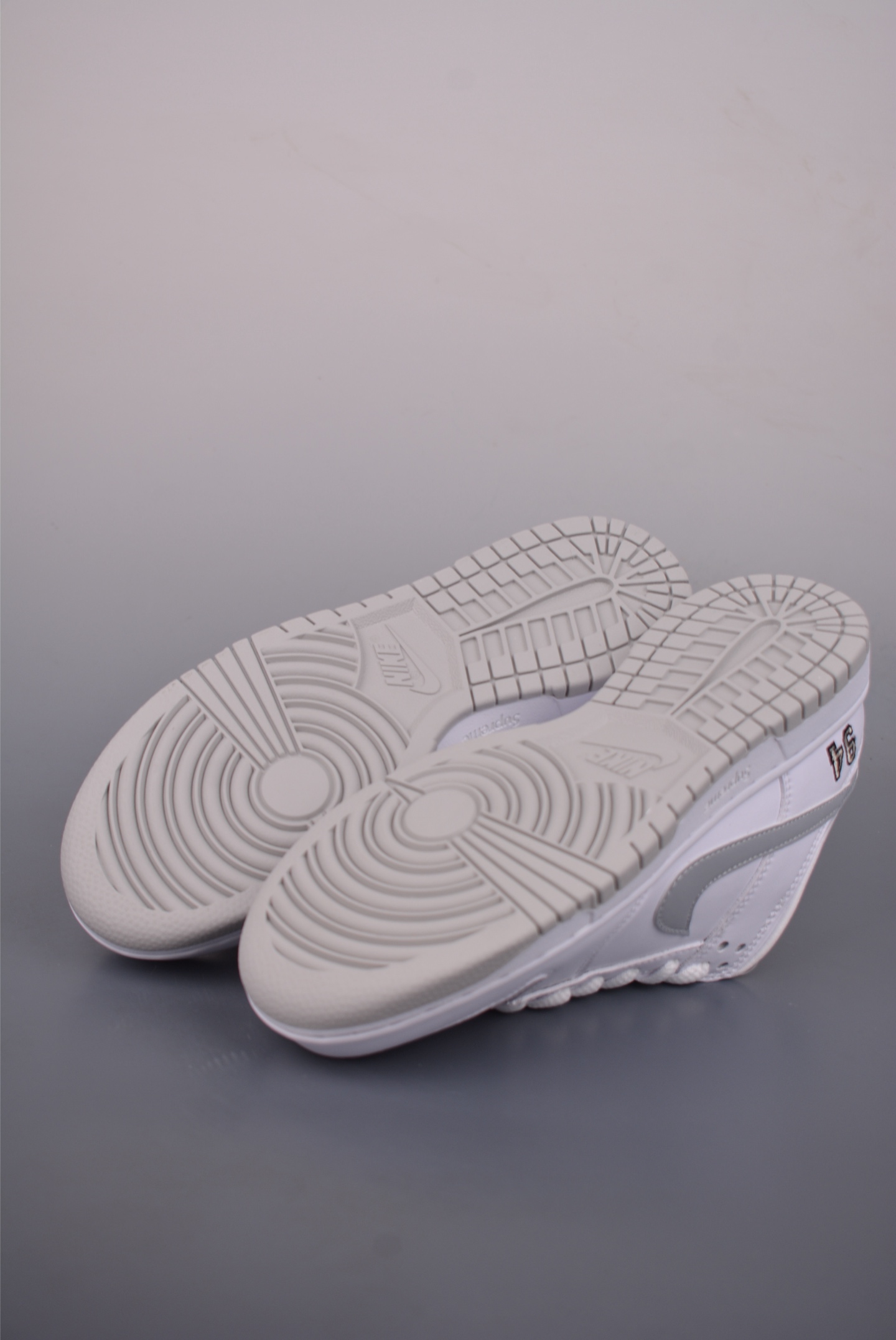 200 Nike SB Dunk Low 纯原大厂出品 HQ8487-100