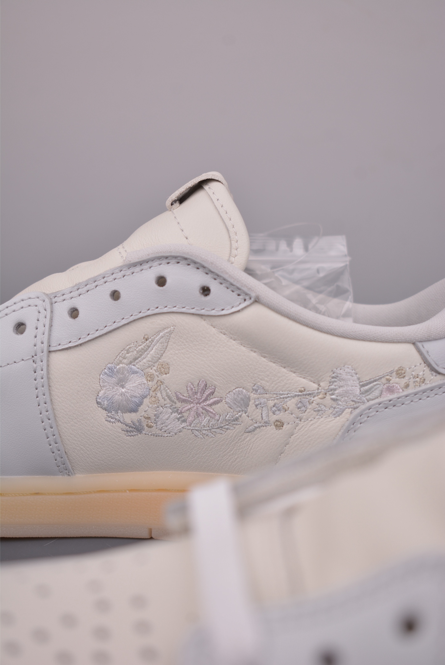 280 原装裸鞋级 市面最高工艺产物 Air Jordan 1 Low花卉刺绣 IF4391-100