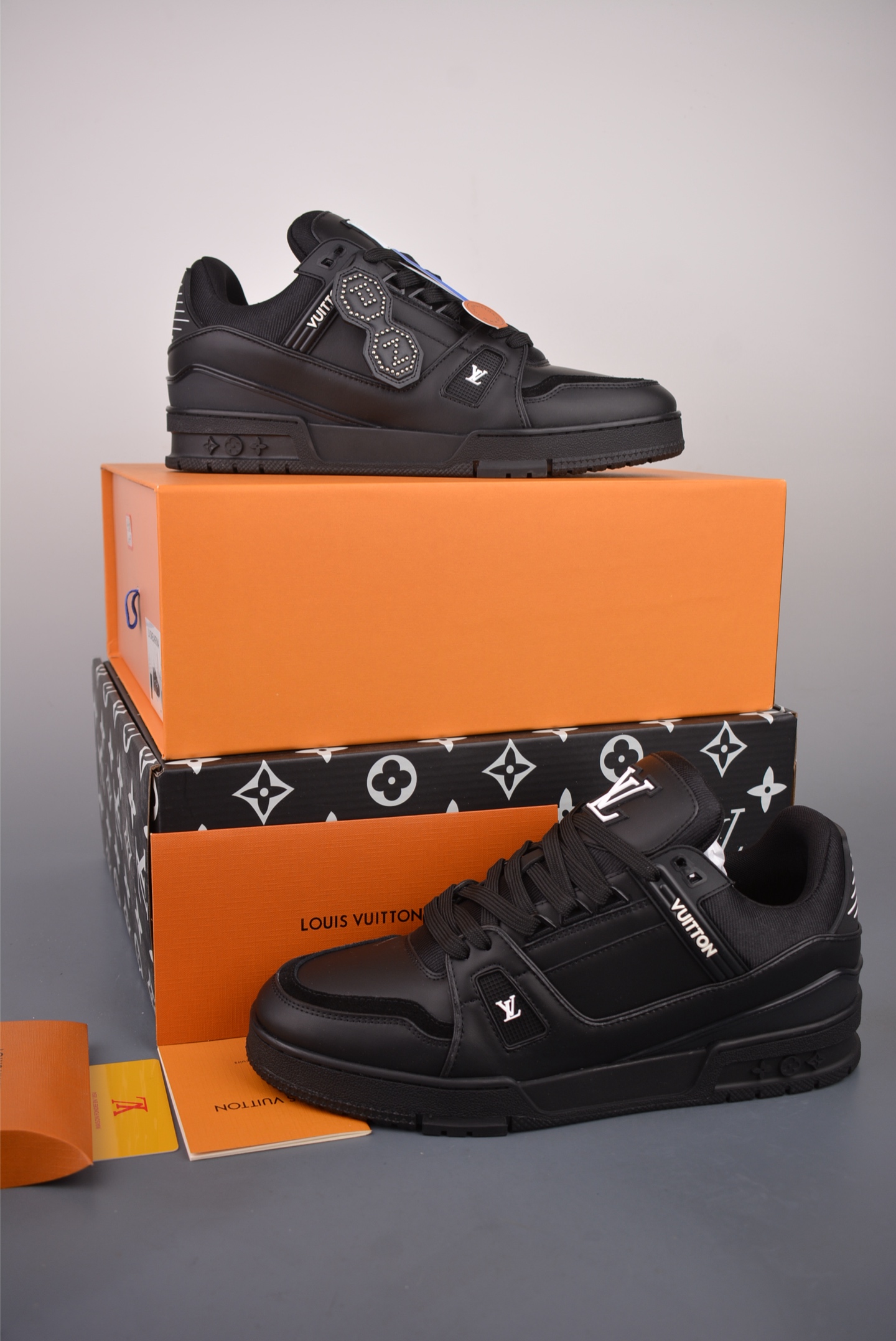 450 LOUIS VUITT路易威登 LV Trainer Nigo联名 FW25 牛皮革 1AJ128