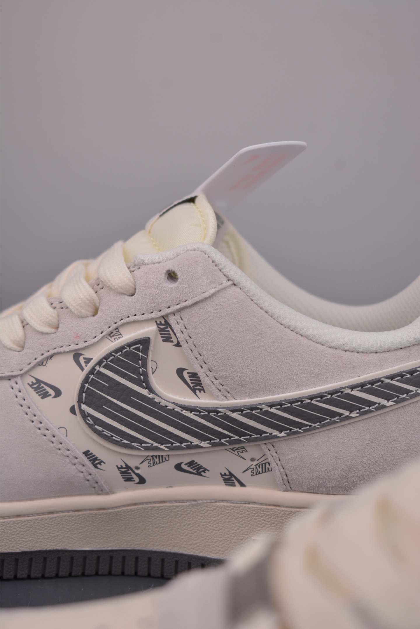 260 Nike Air Force 1 Low 米灰条纹 JP8028-071