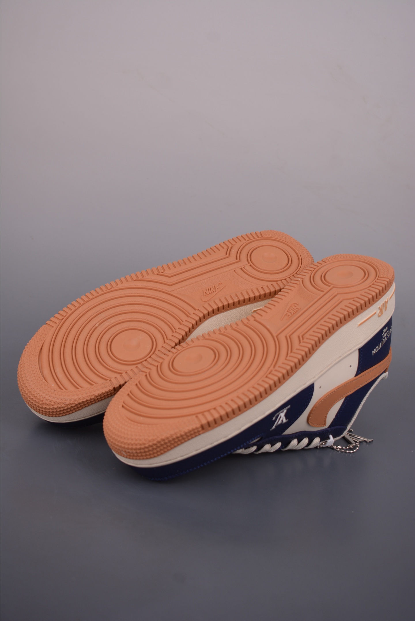 Nike Air Force 1 Low LV联名 NH0601-585-High Quatity Cheap Brand wholesale wholesaler seller Clothes Bags handbags Sneakers Top Fashion Clothing Shoes from China Factory Chinese suppliers best Quality Beautiful Price Nike Air Force 1 Low LV联名 NH0601-585