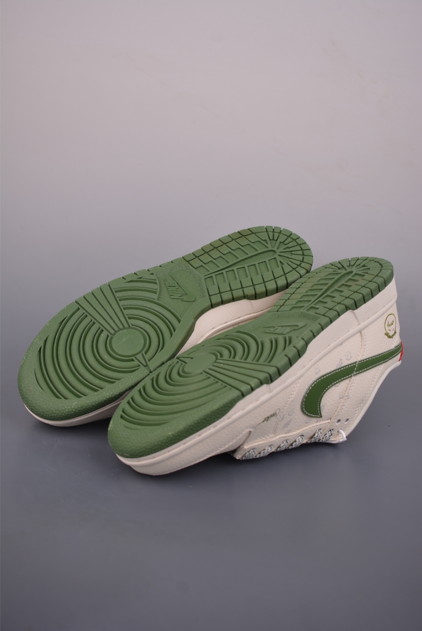 280 Nike SB Dunk Low 鬼脸联名 DS6608-018