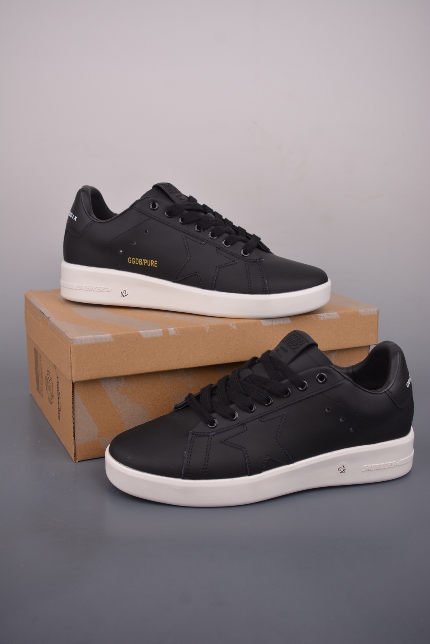 190 Golden Goose 圆头平底系带 低帮休闲鞋