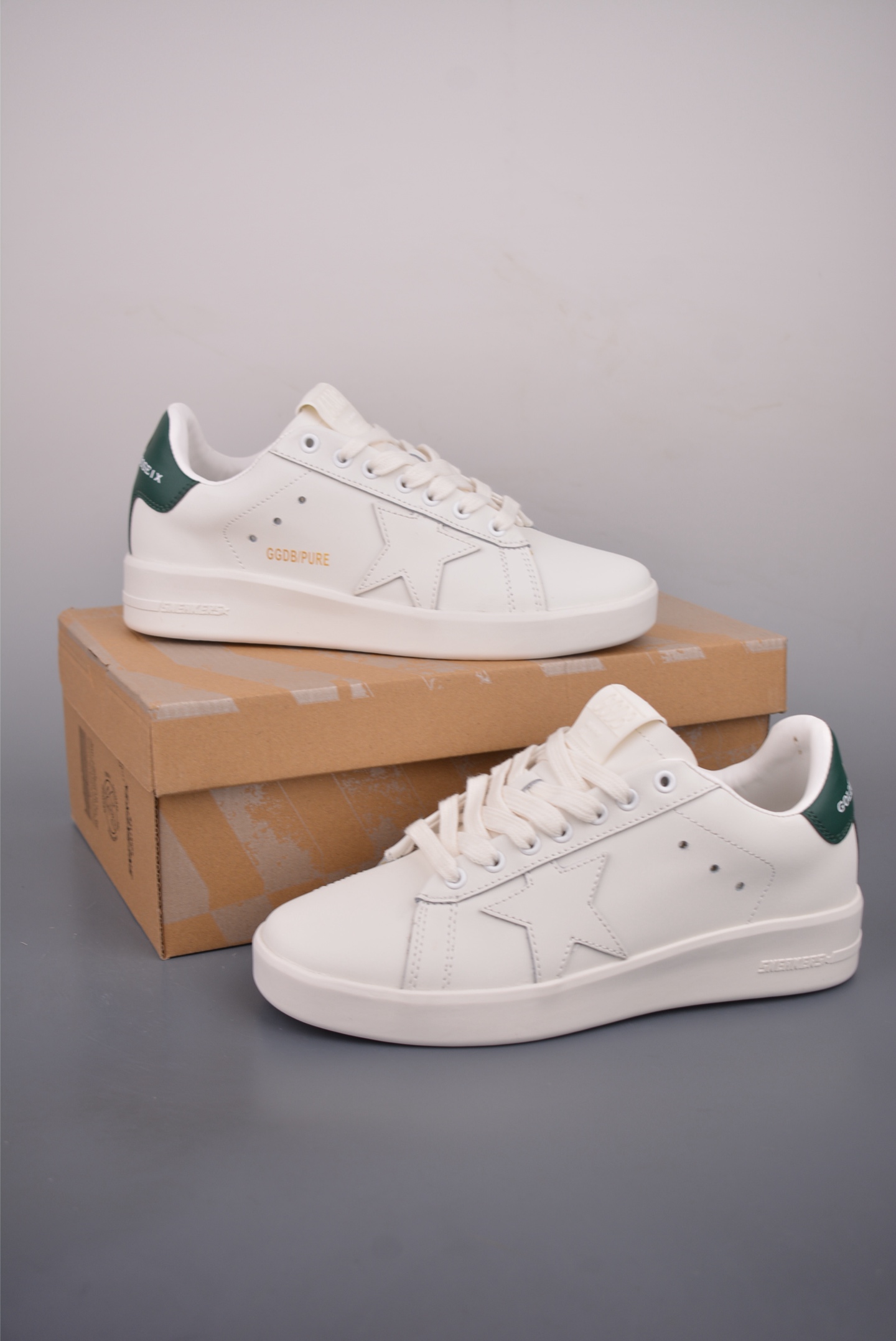 190 Golden Goose 圆头平底系带 低帮休闲鞋