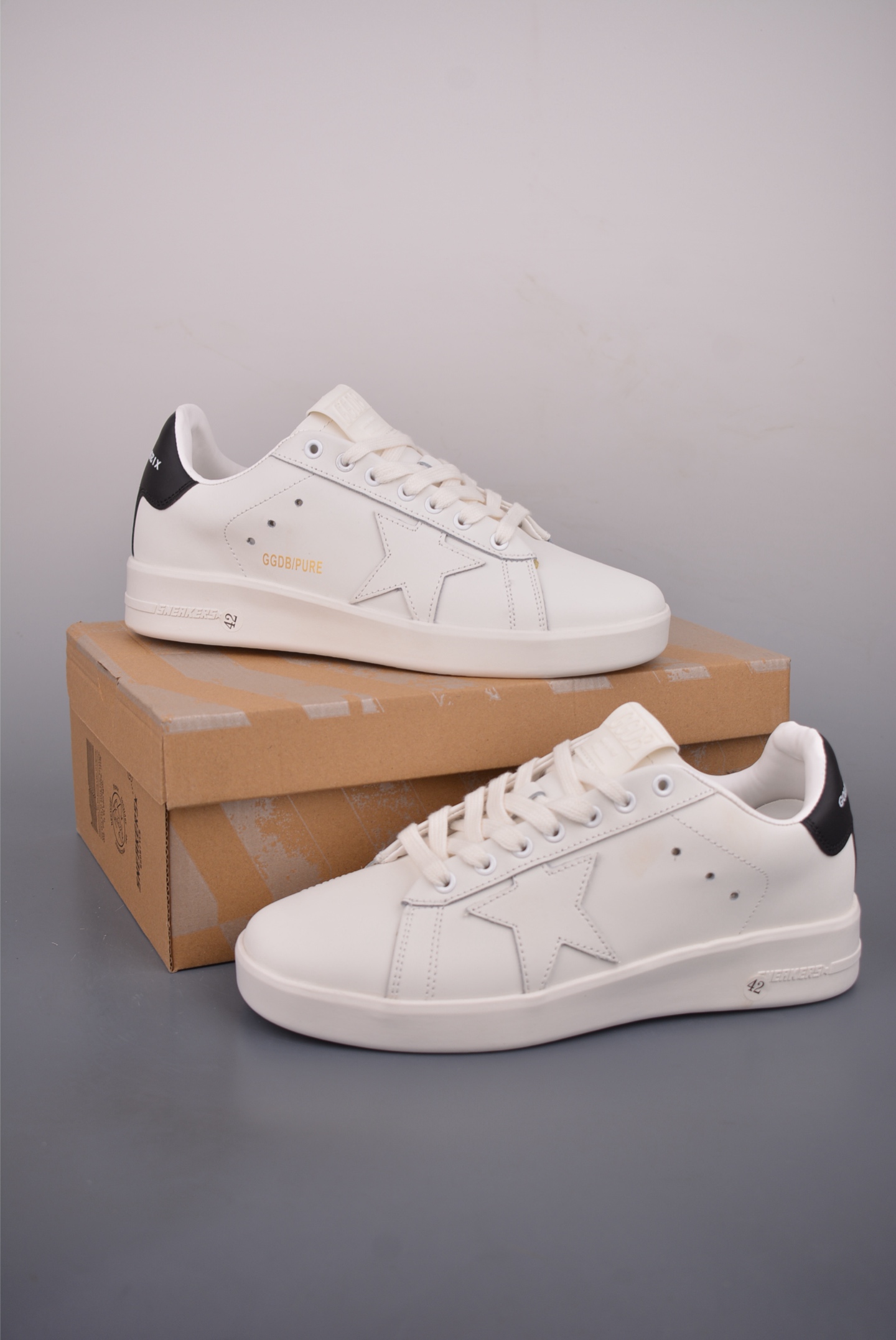 190 Golden Goose 圆头平底系带 低帮休闲鞋