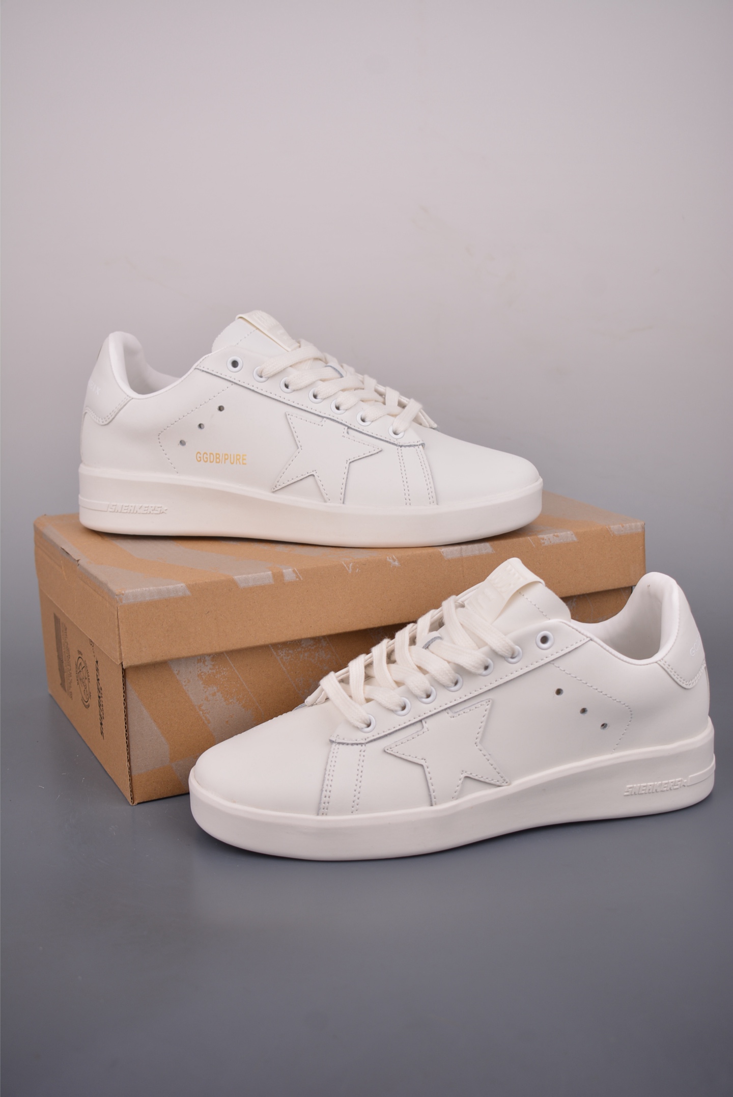 190 Golden Goose 圆头平底系带 低帮休闲鞋