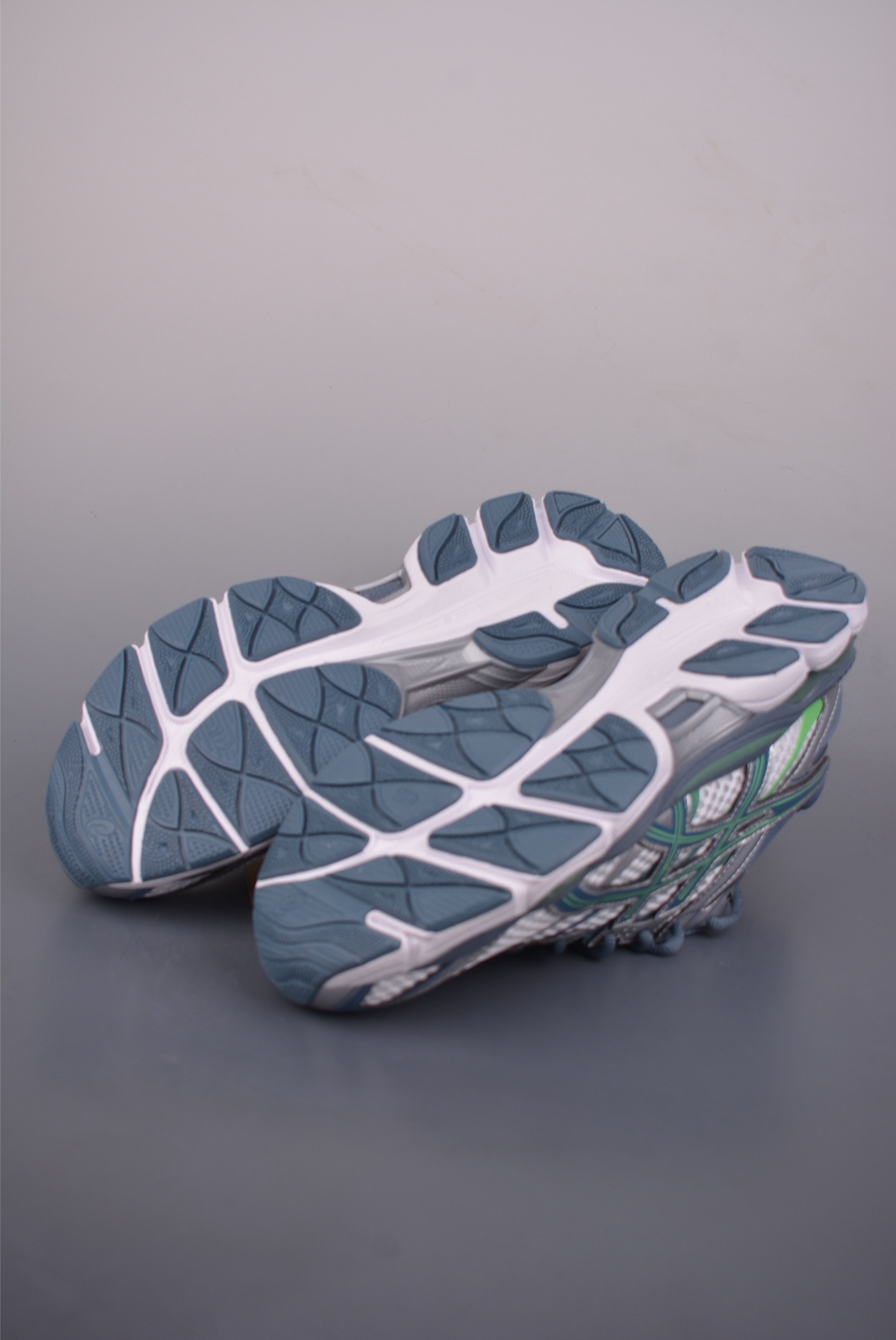 200 Asics Gel-CUMULUS 16 亚瑟士运动休闲透气专业跑鞋 1203A733-100