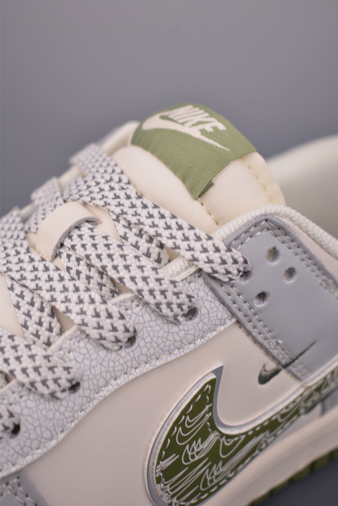 Nike SB Dunk Low 米绿纹 HS1239-010