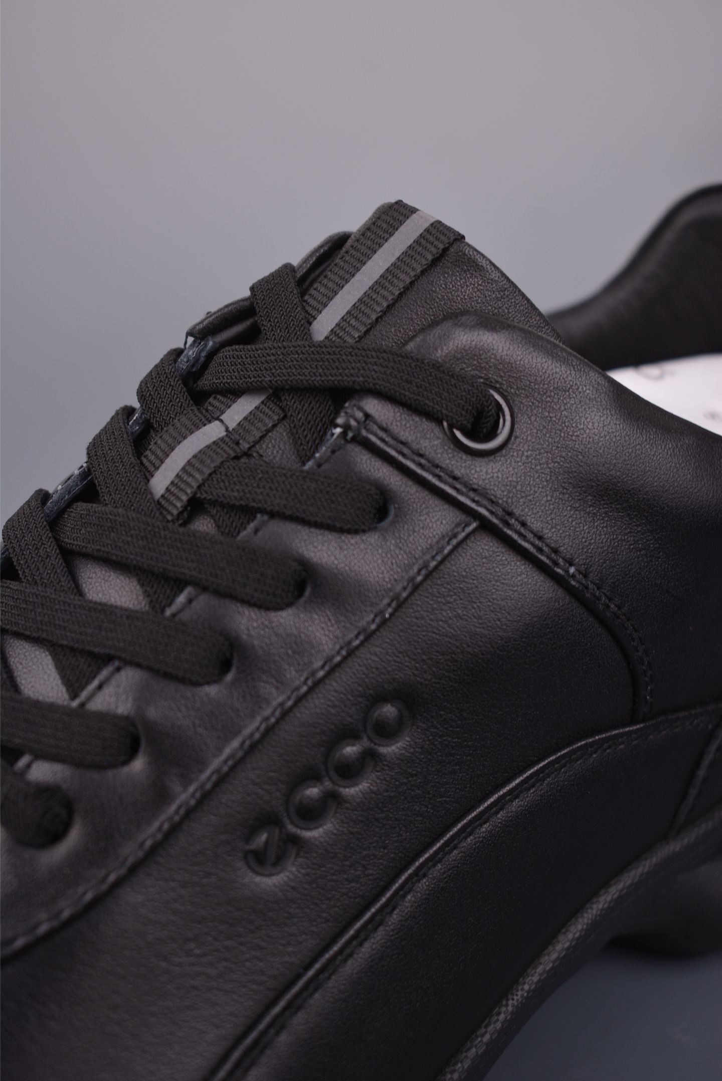 300 ECCO爱步运动鞋 BIOMC系列全新品质 透气轻便防滑缓震牛皮跑鞋健步 882517