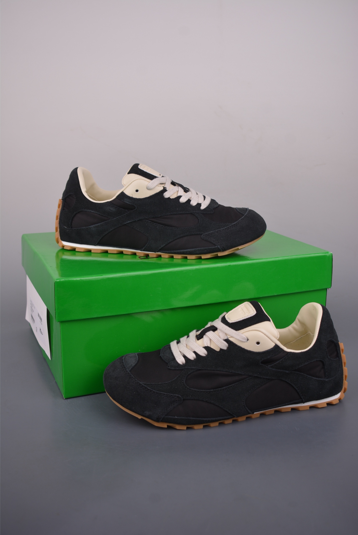 300 BOTTEGA VENETA Orbit Runner BV 葆蝶家时尚休闲情侣阿甘鞋 838373