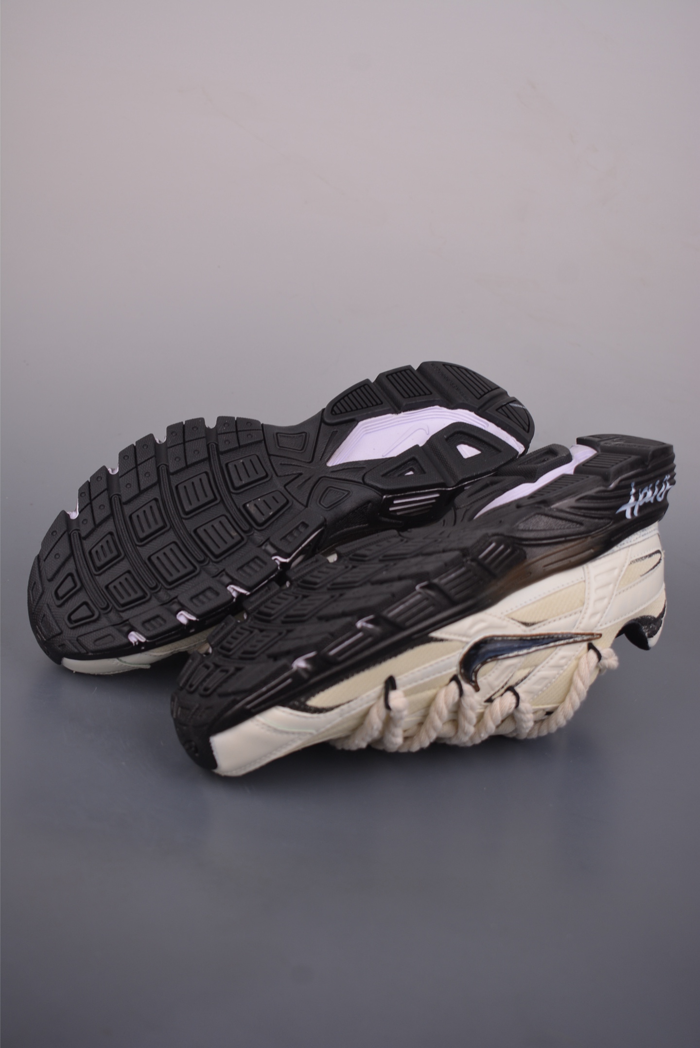 300 Nike INITIATOR RNR 复古做旧 解构绑带 舒适百搭防滑耐磨 低帮跑步鞋 394055-100