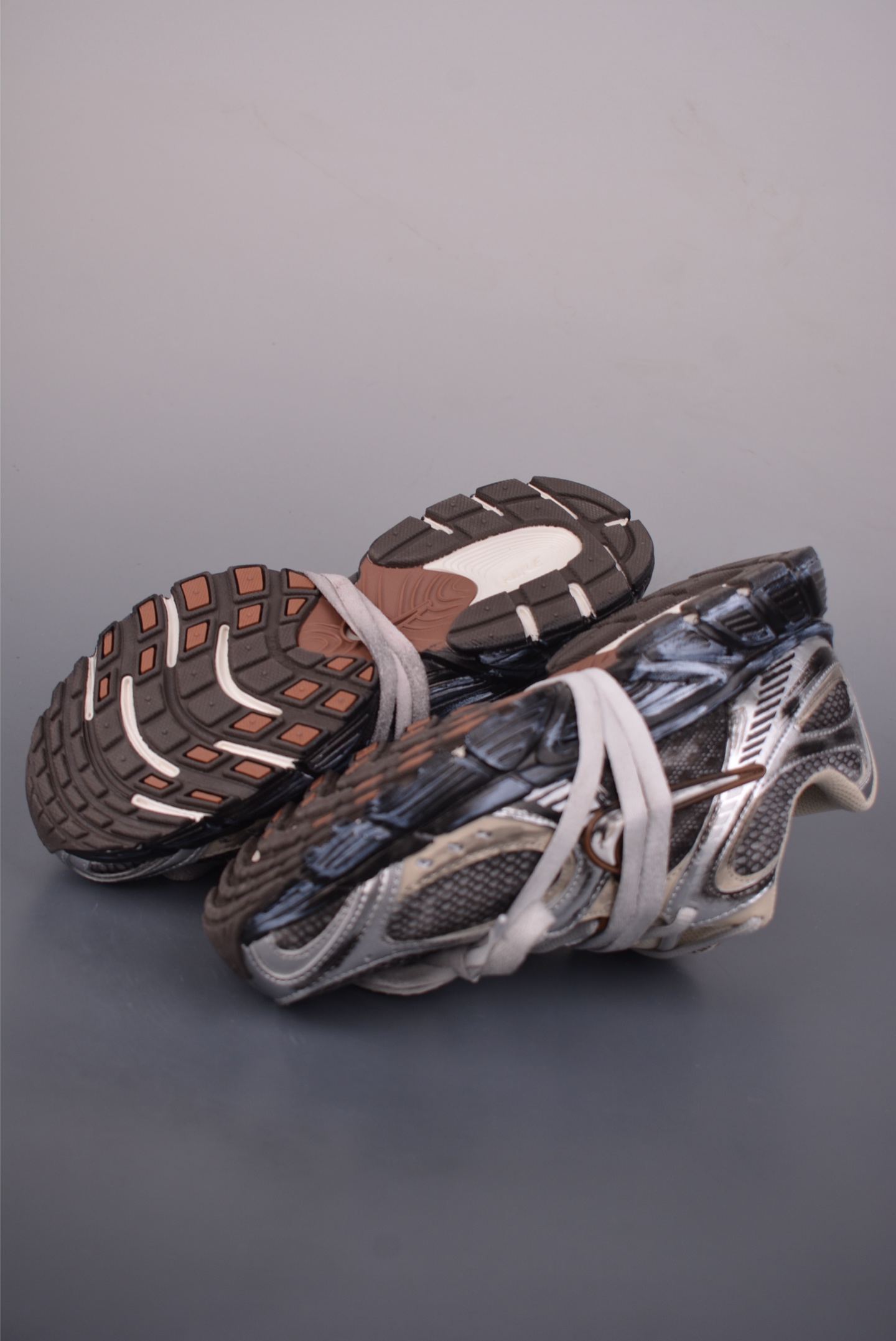 300 Nike V5 RNR 复古做旧 解构绑带 舒适百搭防滑耐磨 低帮跑步鞋 HQ7901-102