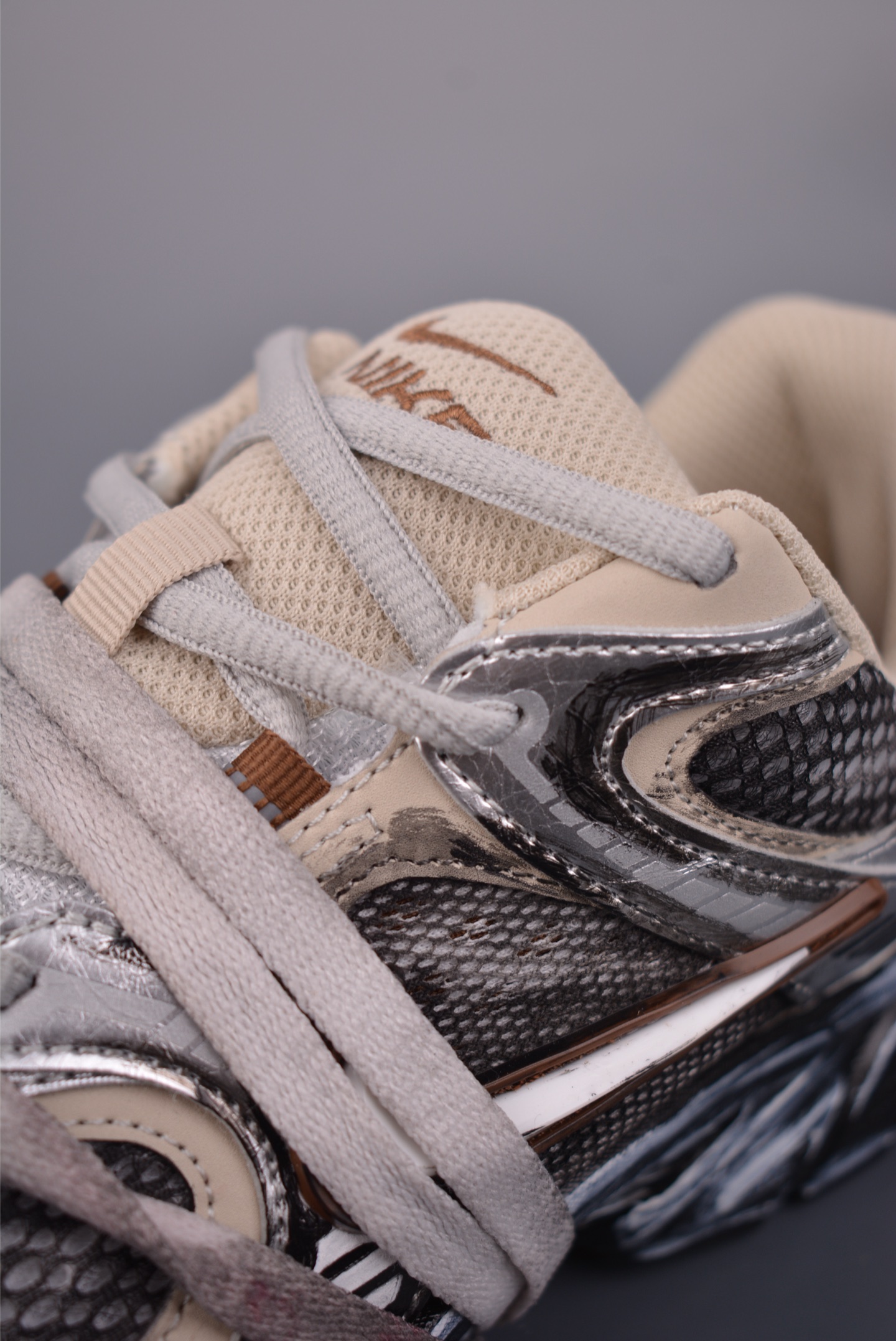 300 Nike V5 RNR 复古做旧 解构绑带 舒适百搭防滑耐磨 低帮跑步鞋 HQ7901-102