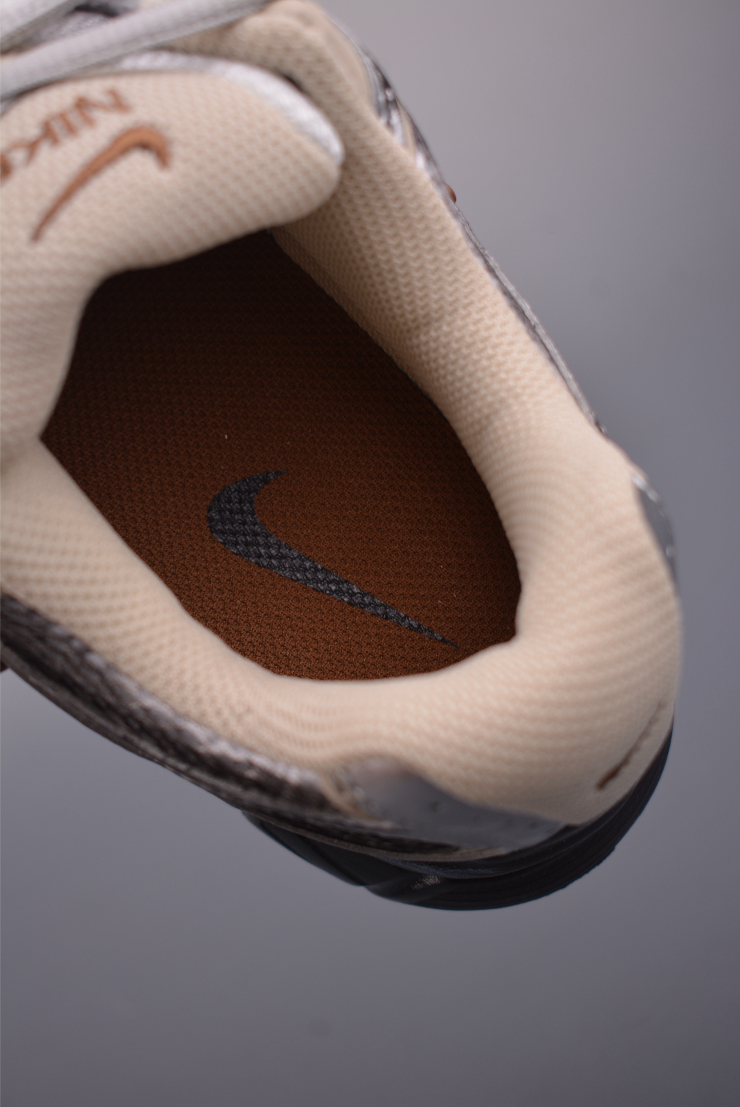 300 Nike V5 RNR 复古做旧 解构绑带 舒适百搭防滑耐磨 低帮跑步鞋 HQ7901-102