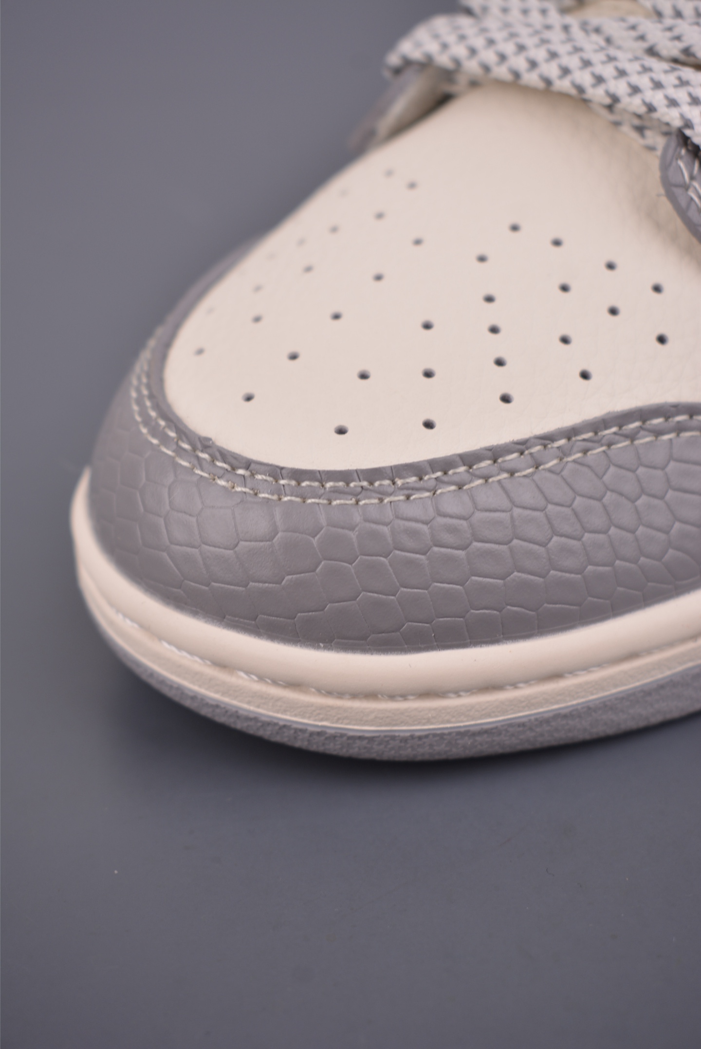 Nike SB Dunk Low 猿人头联名 JP1628-036-High Quatity Cheap Brand wholesale wholesaler seller Clothes Bags handbags Sneakers Top Fashion Clothing Shoes from China Factory Chinese suppliers best Quality Beautiful Price Nike SB Dunk Low 猿人头联名 JP1628-036