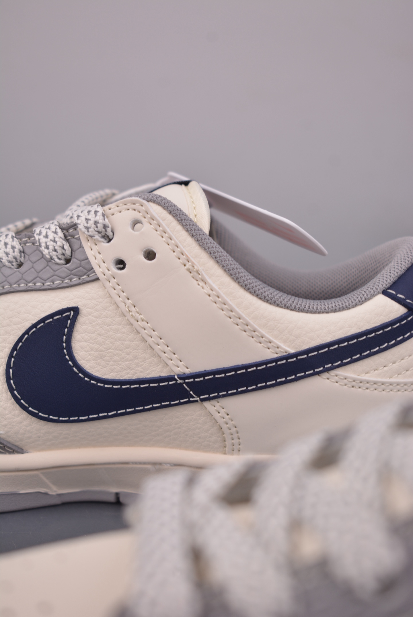 Nike SB Dunk Low 猿人头联名 JP1628-036-High Quatity Cheap Brand wholesale wholesaler seller Clothes Bags handbags Sneakers Top Fashion Clothing Shoes from China Factory Chinese suppliers best Quality Beautiful Price Nike SB Dunk Low 猿人头联名 JP1628-036