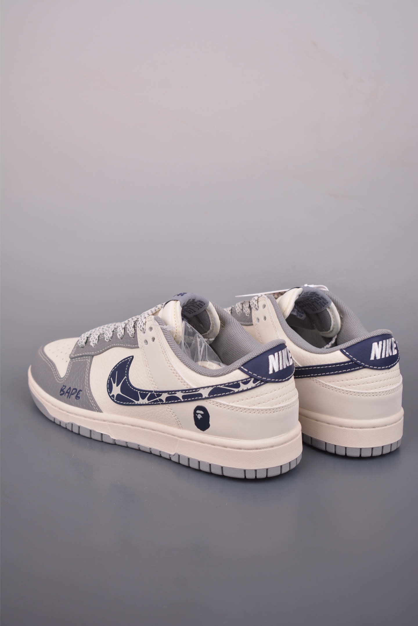 Nike SB Dunk Low 猿人头联名 JP1628-036-High Quatity Cheap Brand wholesale wholesaler seller Clothes Bags handbags Sneakers Top Fashion Clothing Shoes from China Factory Chinese suppliers best Quality Beautiful Price Nike SB Dunk Low 猿人头联名 JP1628-036
