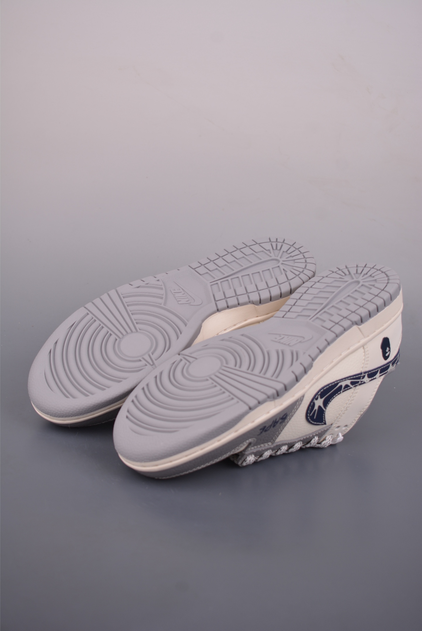 Nike SB Dunk Low 猿人头联名 JP1628-036-High Quatity Cheap Brand wholesale wholesaler seller Clothes Bags handbags Sneakers Top Fashion Clothing Shoes from China Factory Chinese suppliers best Quality Beautiful Price Nike SB Dunk Low 猿人头联名 JP1628-036