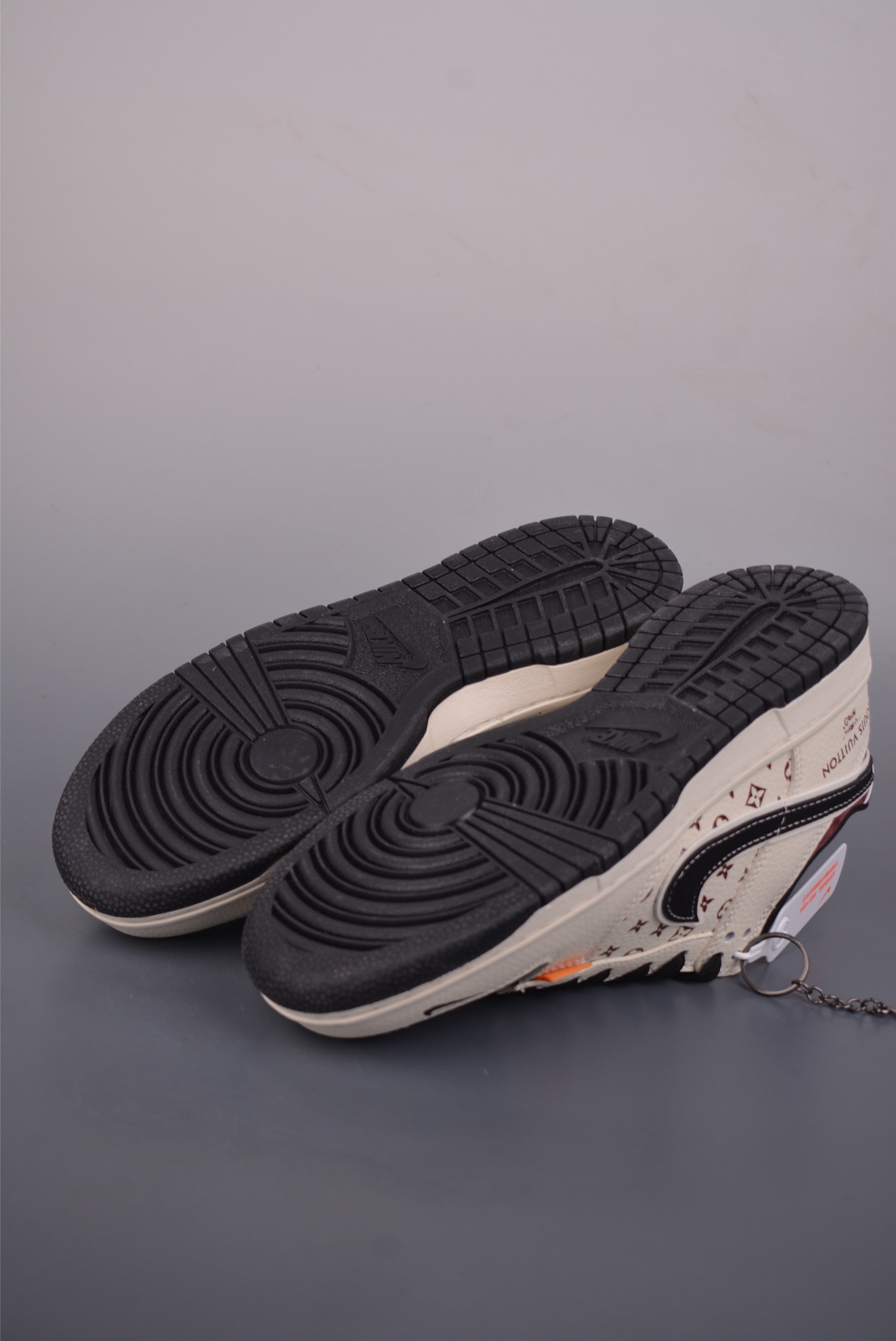 280 Nike SB Dunk Low LV联名 MN1688-105