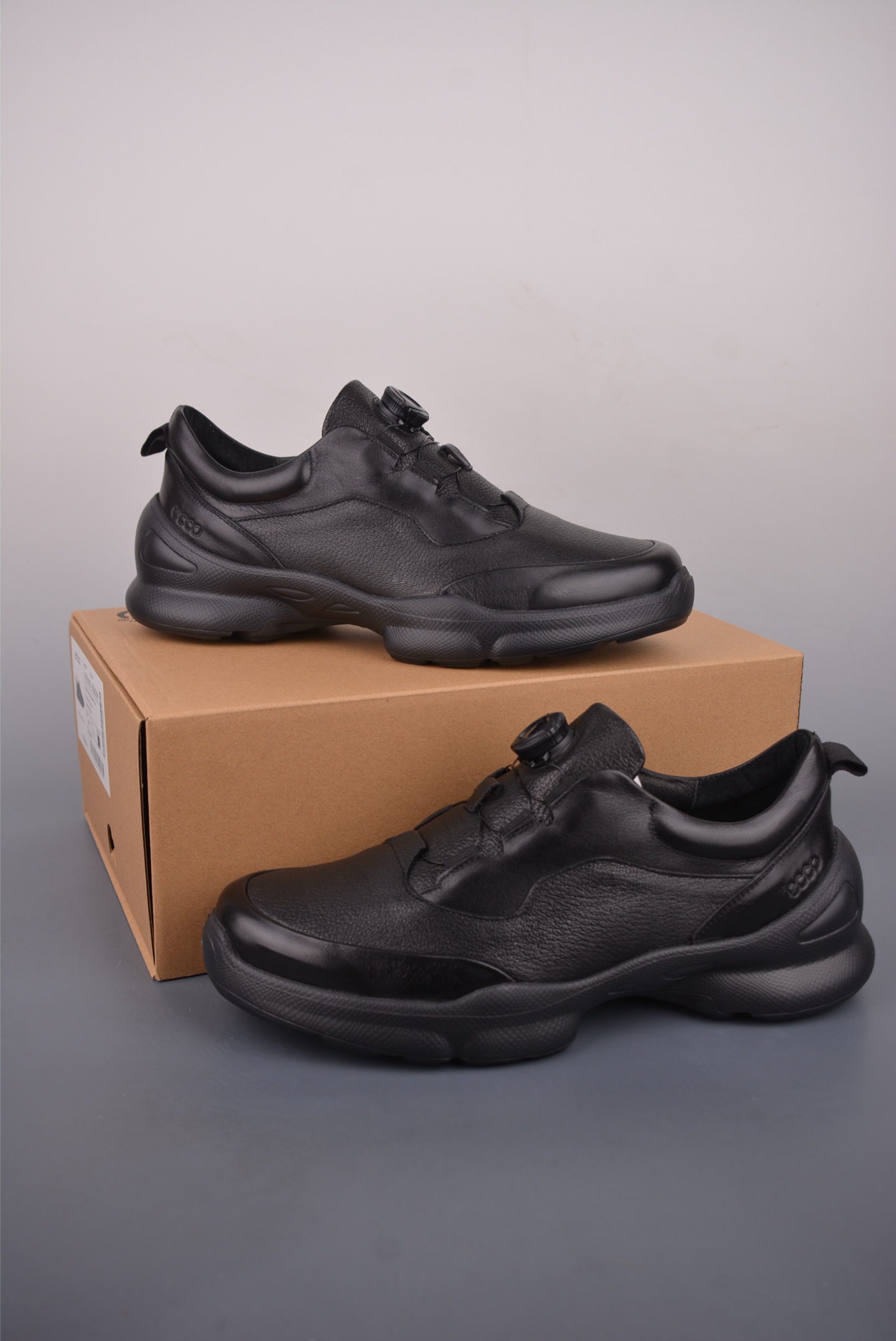 ECCO爱步运动鞋 BIOMC系列全新品质 透气轻便防滑缓震牛皮跑鞋健步 875828