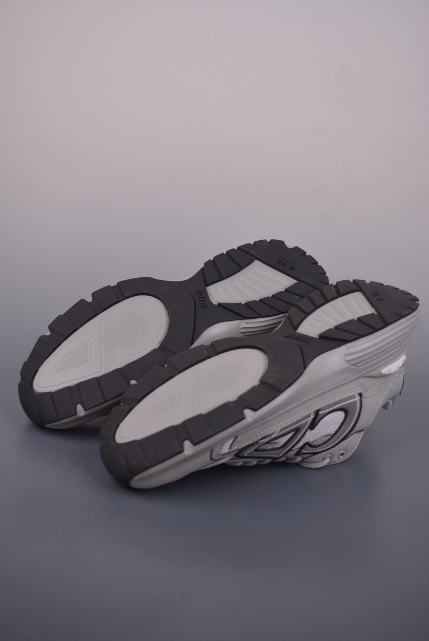 330 Dior 迪奥 x 石头岛 Stone Island 联名款 B30系列休闲 运动老爹鞋 3SN279ZAN