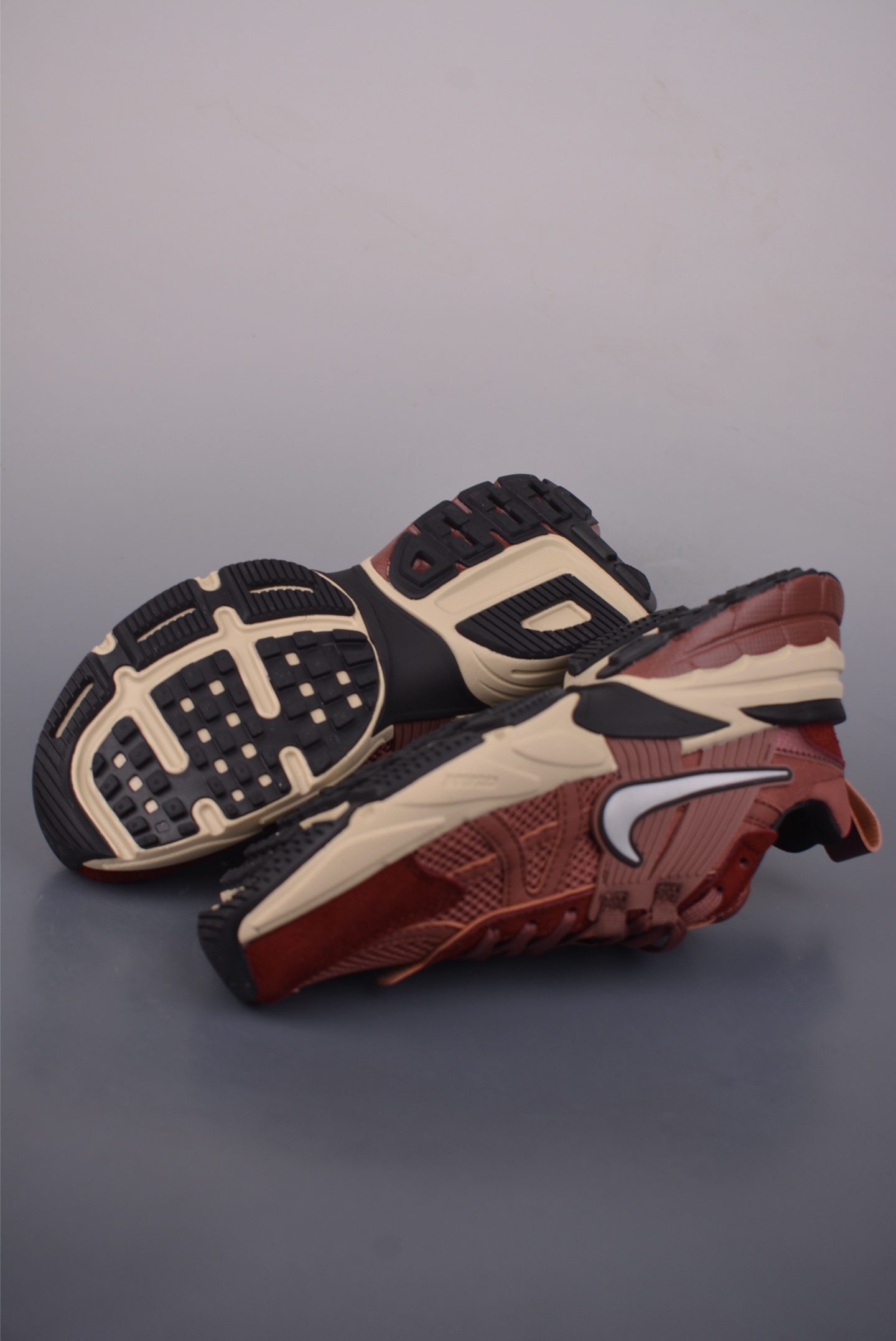 180 NIKE V2K Runtekk 版本 减震防滑复古低帮跑步鞋 FN6703-201