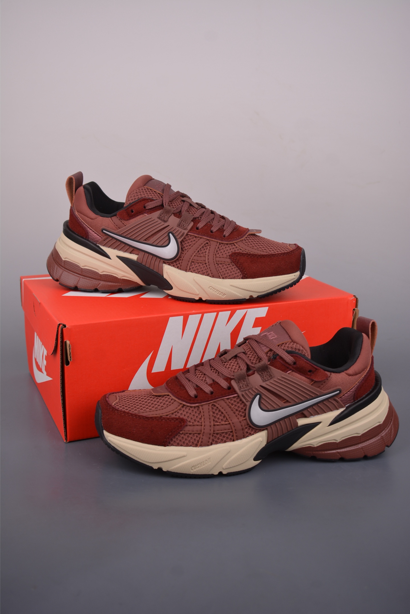 180 NIKE V2K Runtekk 版本 减震防滑复古低帮跑步鞋 FN6703-201