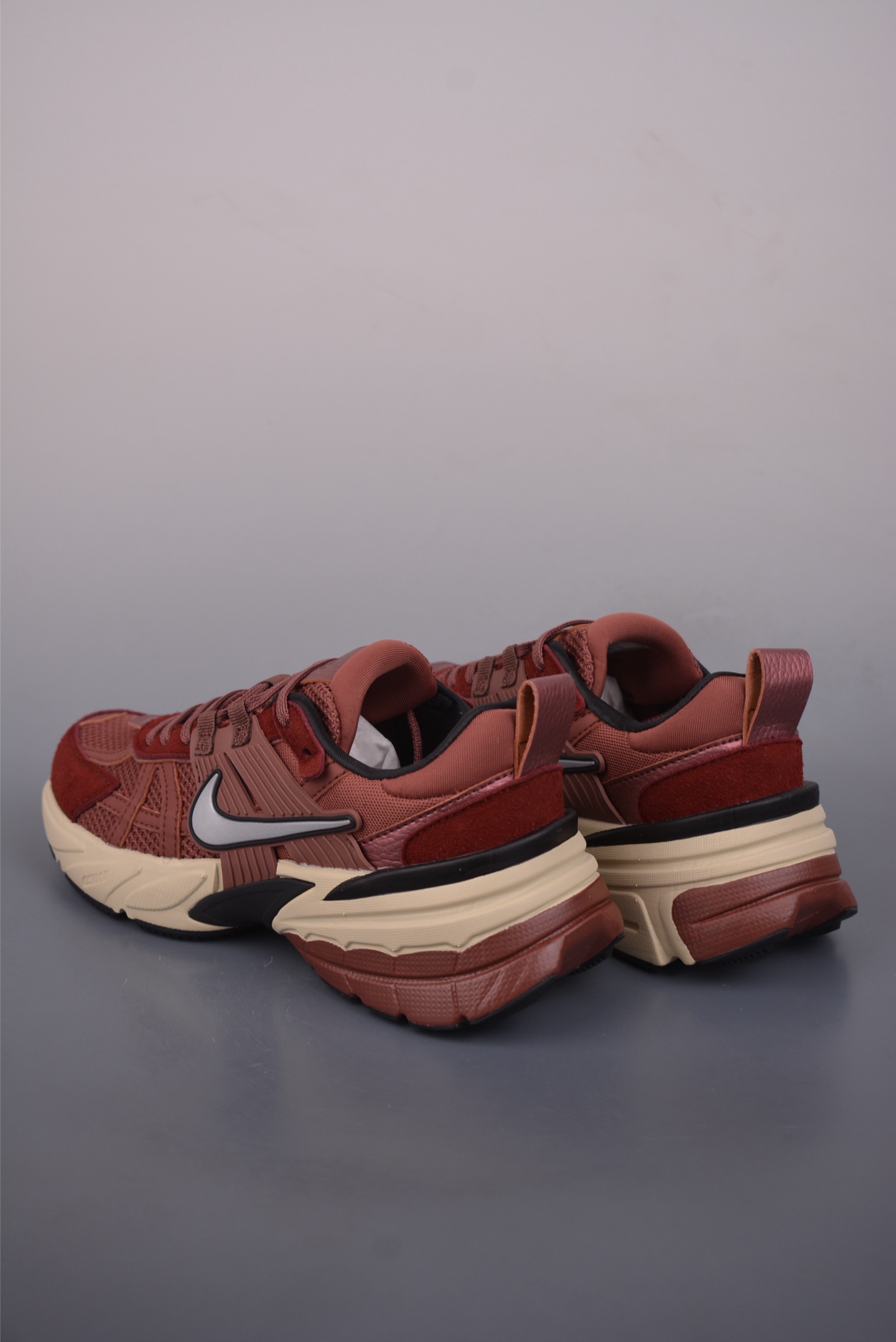 180 NIKE V2K Runtekk 版本 减震防滑复古低帮跑步鞋 FN6703-201