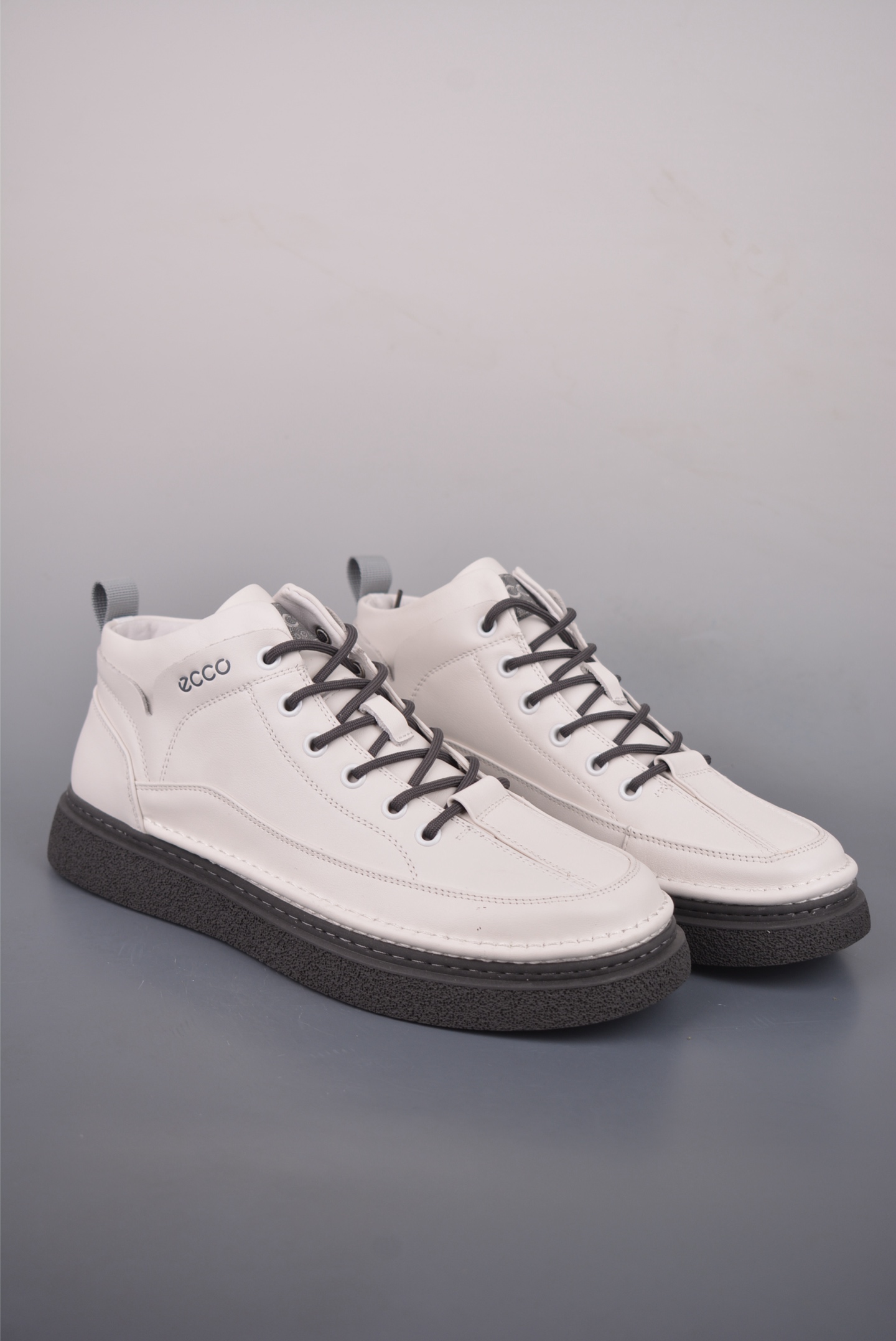 ECCO爱步中高帮男鞋 热门销售款式 城市休闲系列 气质百搭潮酷板鞋 966358-21