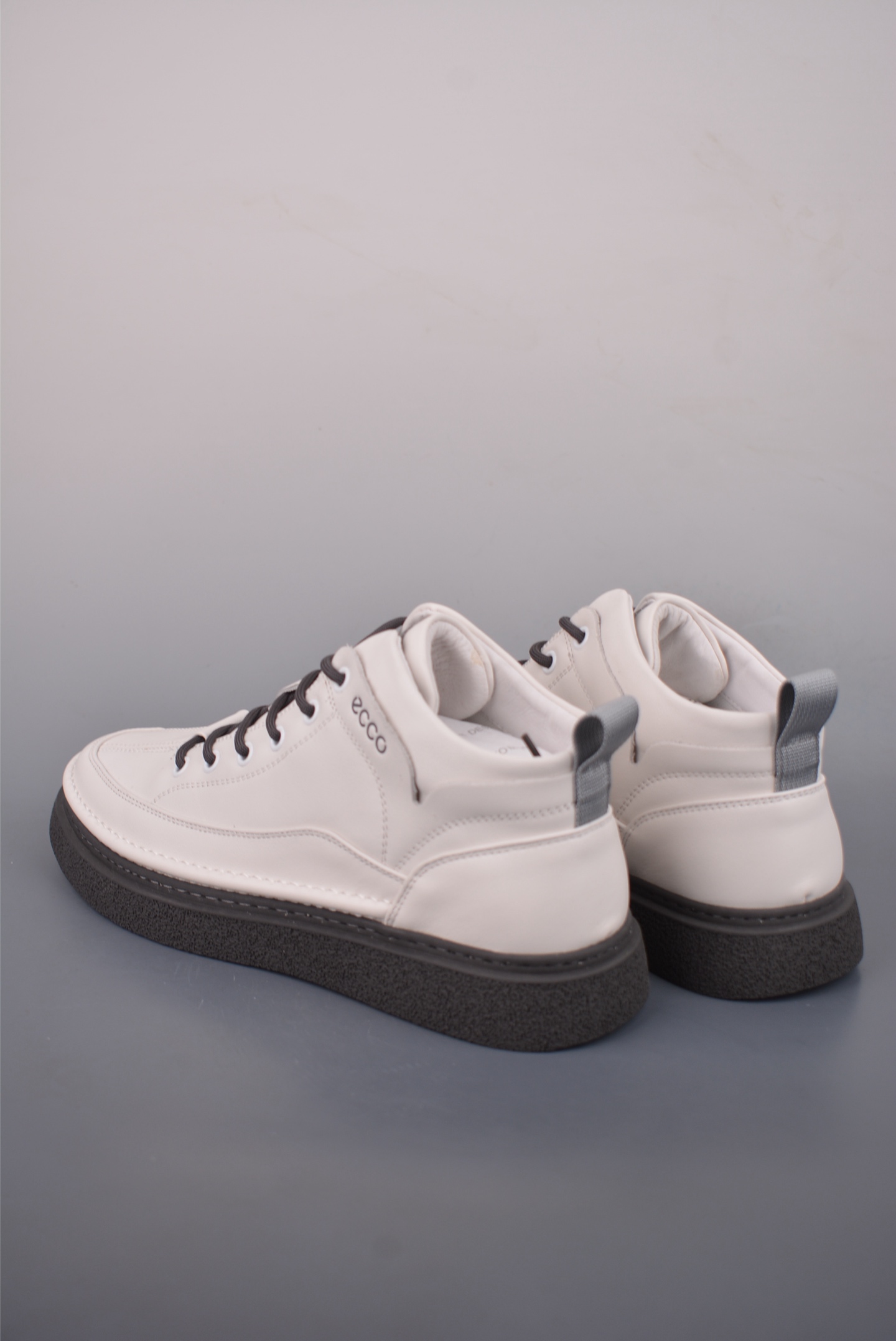 ECCO爱步中高帮男鞋 热门销售款式 城市休闲系列 气质百搭潮酷板鞋 966358-21