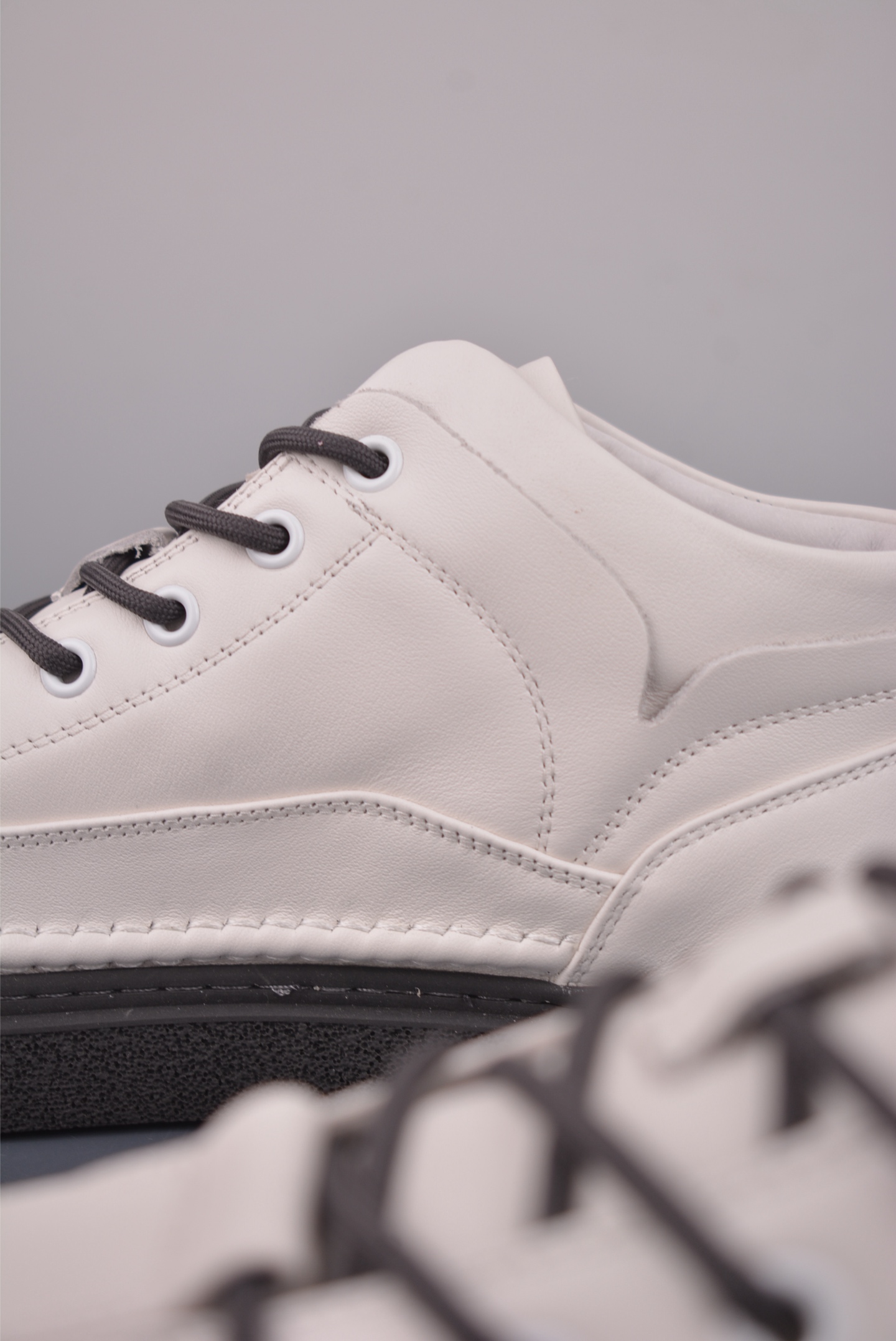 ECCO爱步中高帮男鞋 热门销售款式 城市休闲系列 气质百搭潮酷板鞋 966358-21