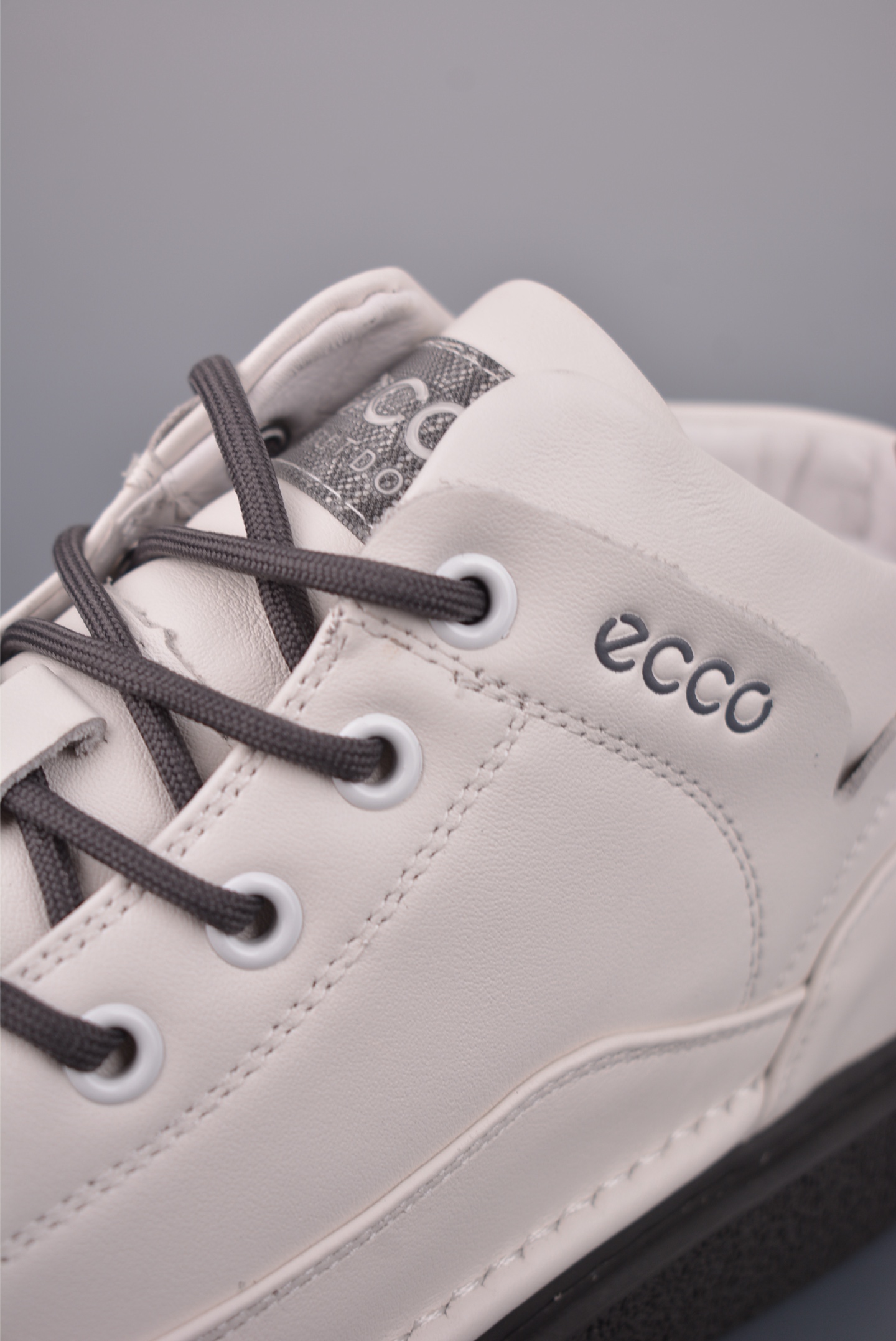 ECCO爱步中高帮男鞋 热门销售款式 城市休闲系列 气质百搭潮酷板鞋 966358-21