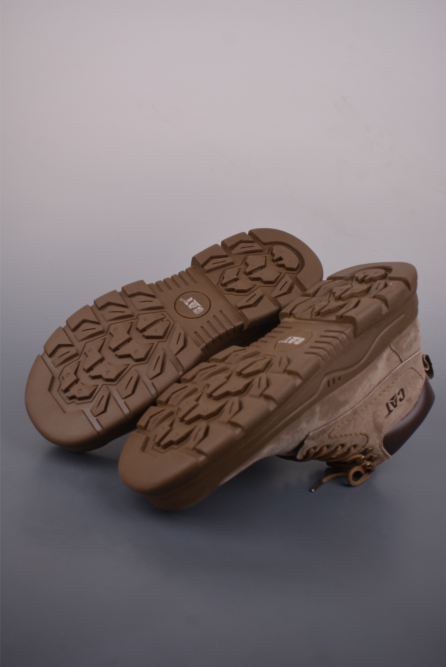 CAT卡特 硬汉推土机品牌 经典百搭户外中帮休闲马丁靴 P721911