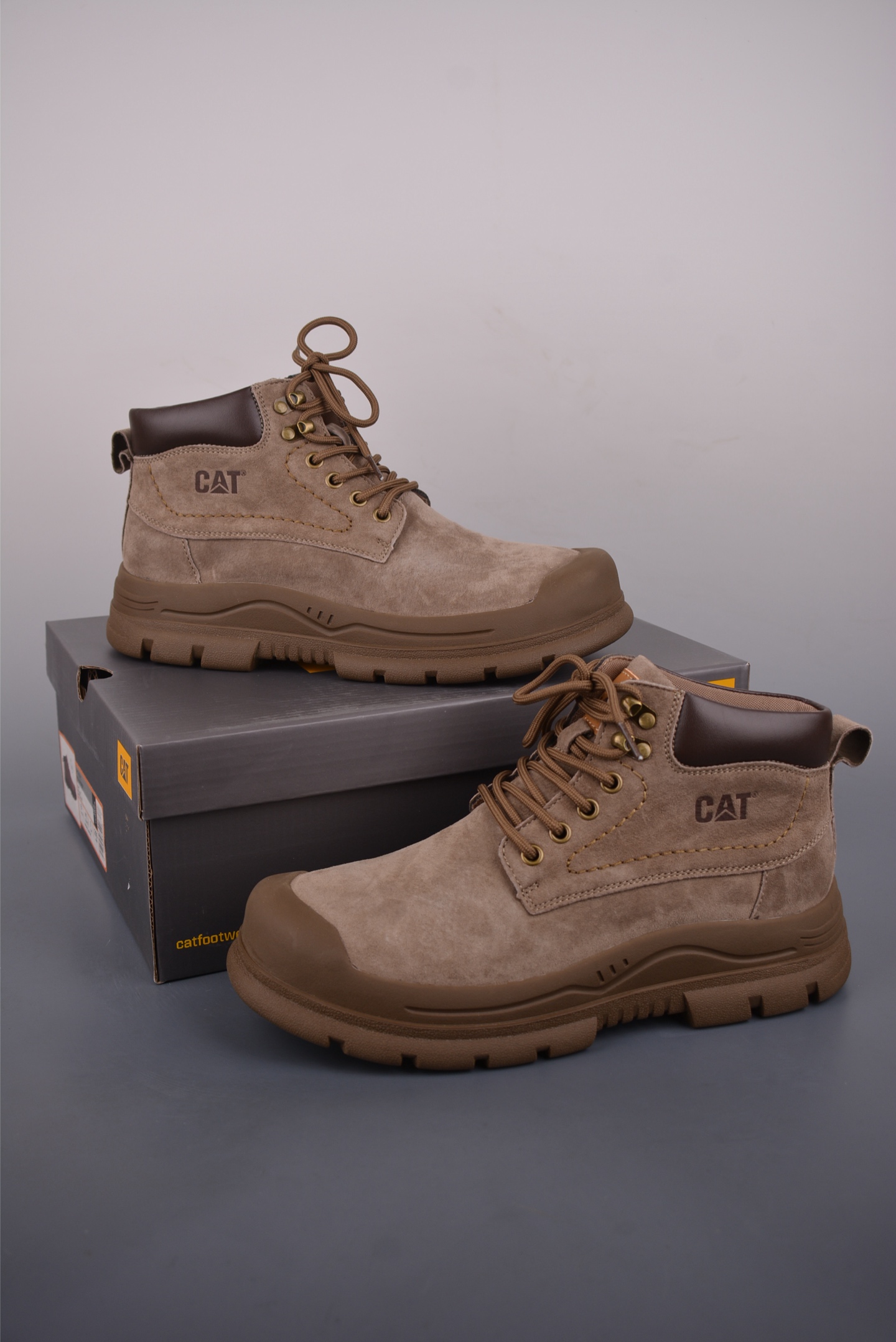 CAT卡特 硬汉推土机品牌 经典百搭户外中帮休闲马丁靴 P721911