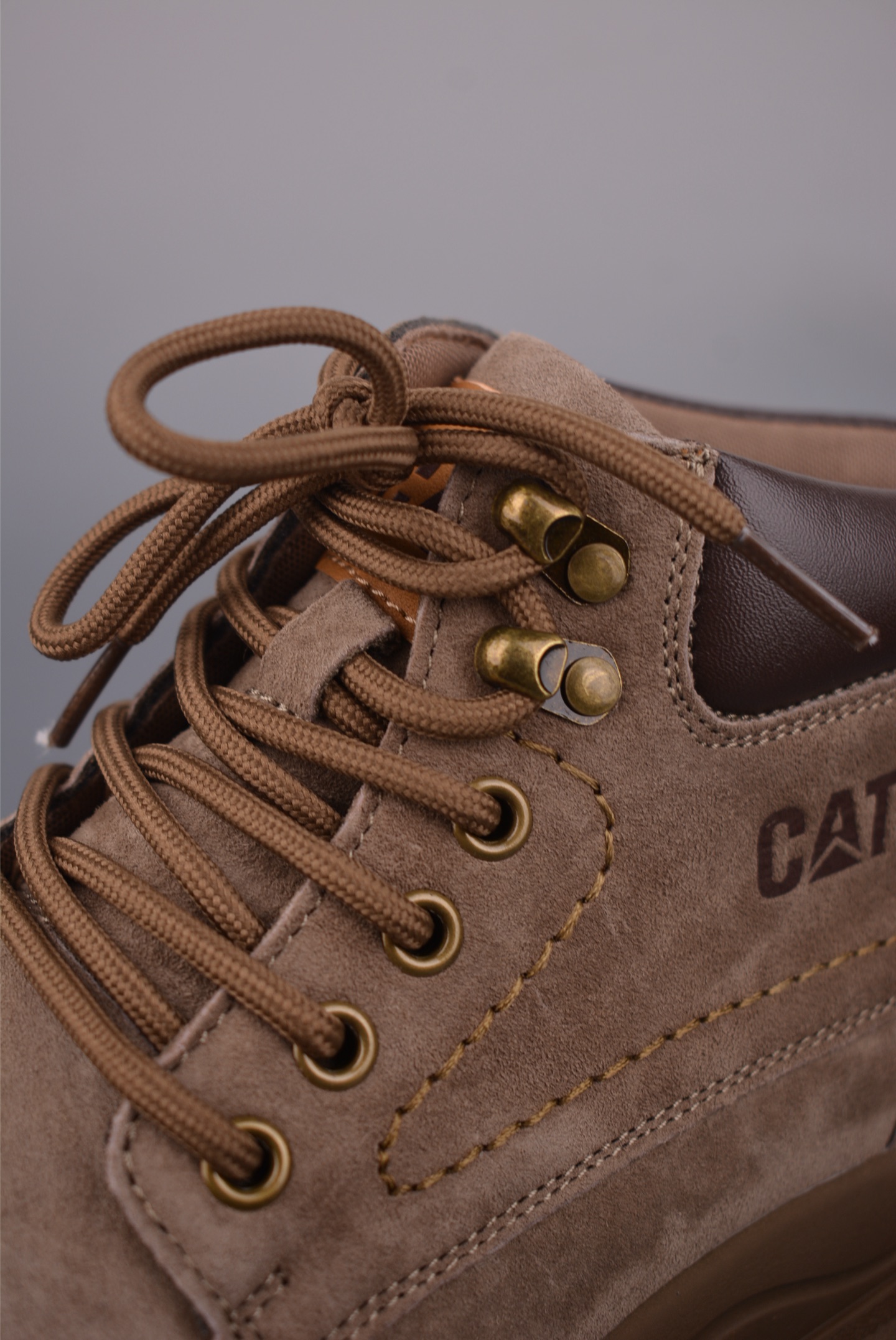 CAT卡特 硬汉推土机品牌 经典百搭户外中帮休闲马丁靴 P721911