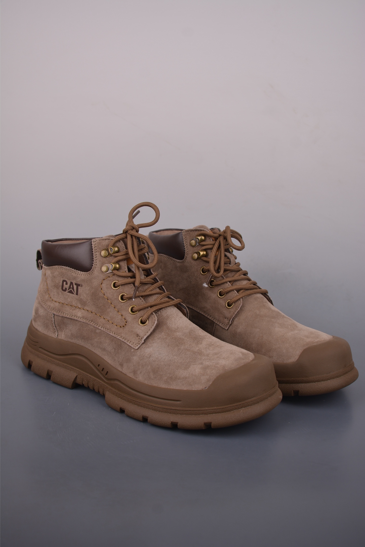 CAT卡特 硬汉推土机品牌 经典百搭户外中帮休闲马丁靴 P721911