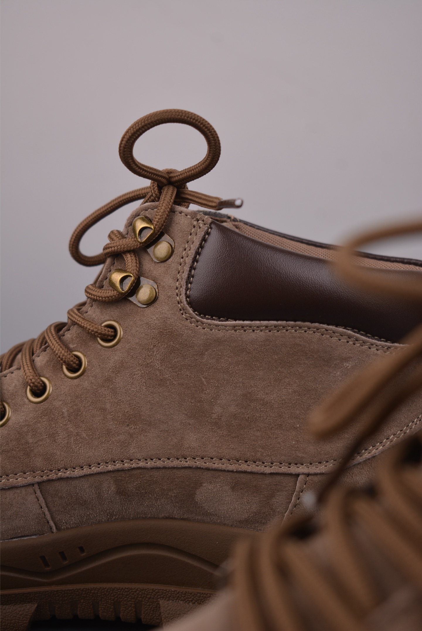 CAT卡特 硬汉推土机品牌 经典百搭户外中帮休闲马丁靴 P721911